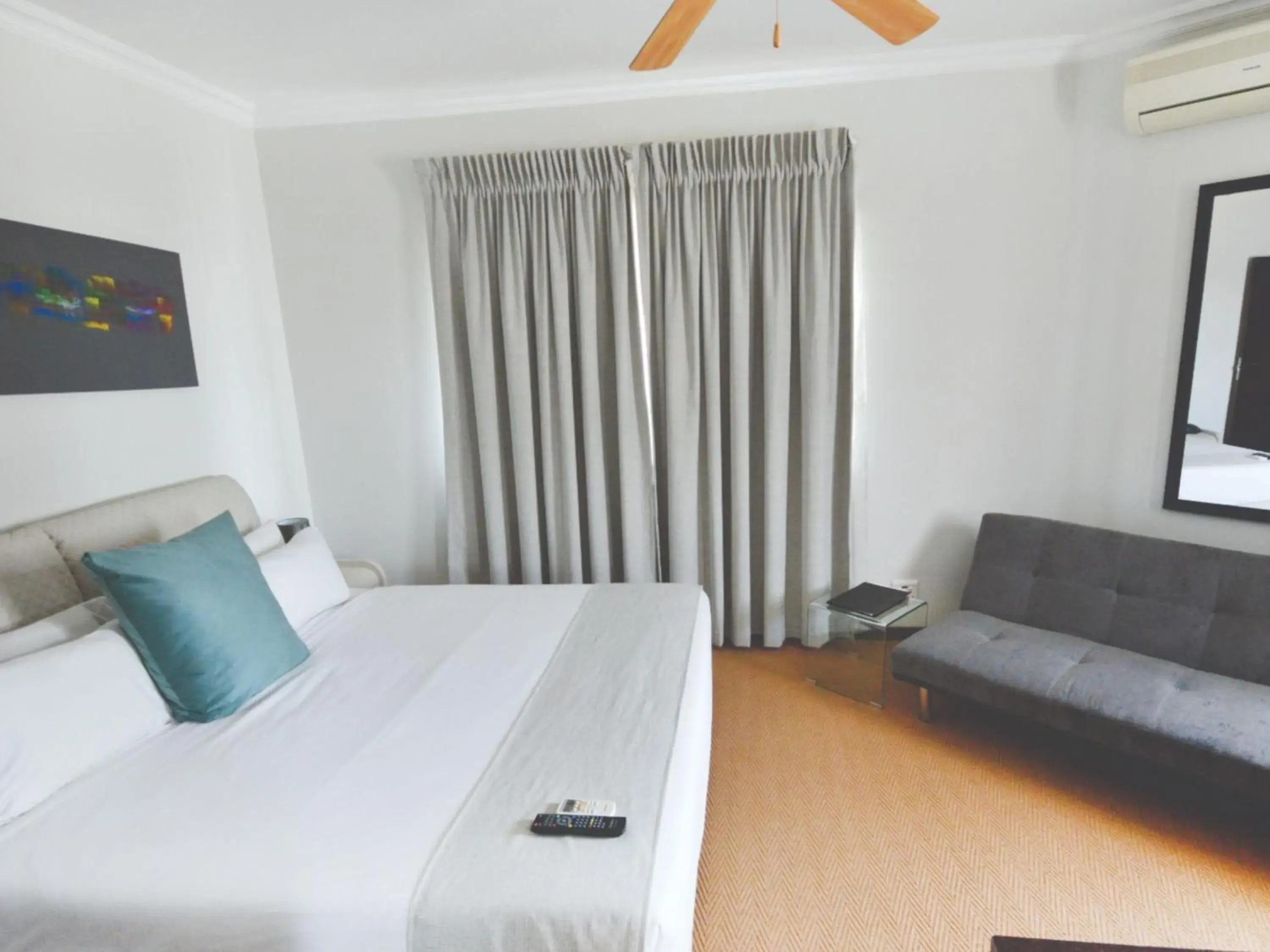 Bed in ANEW Hotel & Convention Centre OR Tambo Johannesburg Bed in ANEW Hotel & Convention Centre OR Tambo Johannesburg