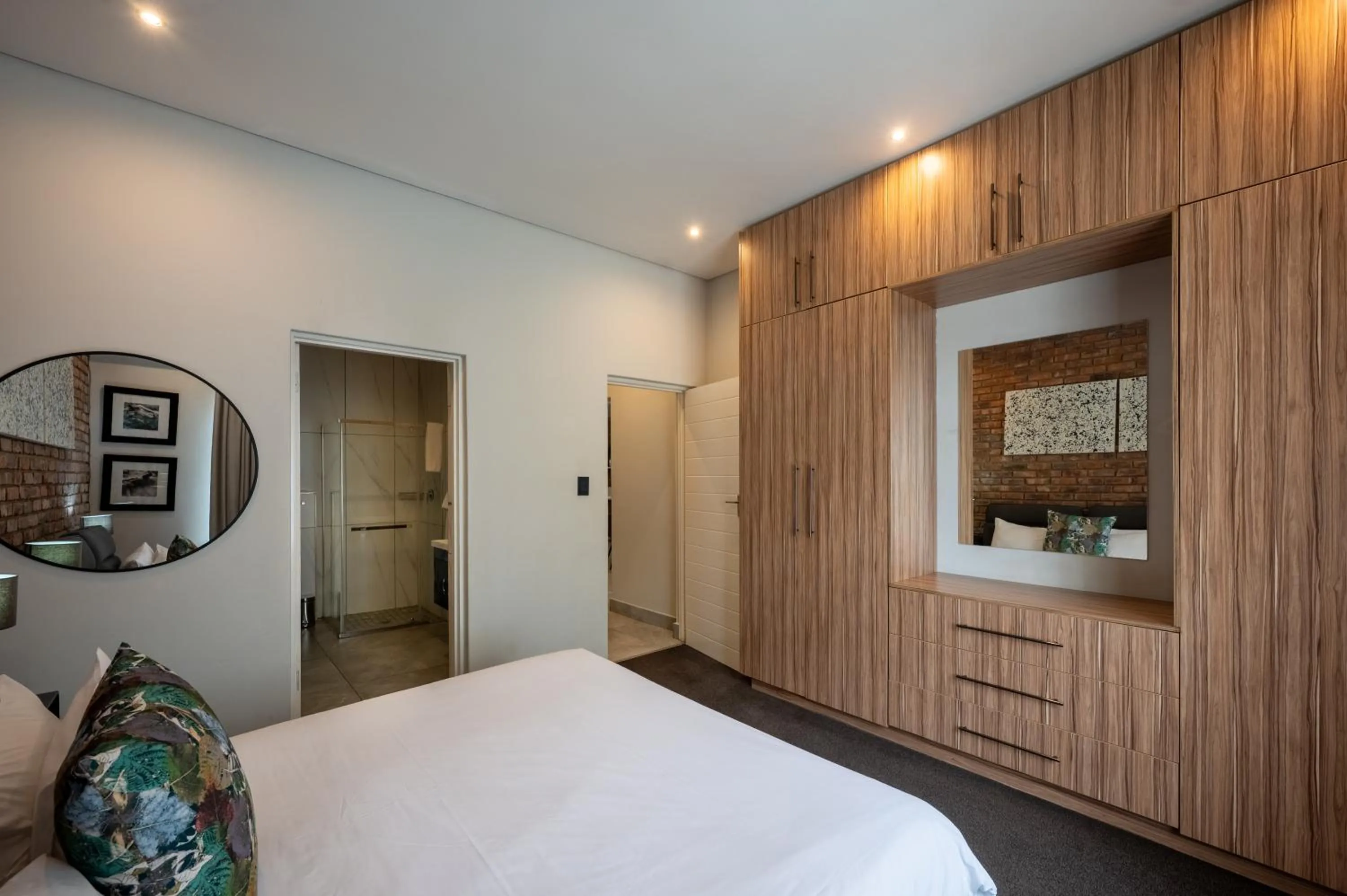 Bed in ANEW Hotel & Convention Centre OR Tambo Johannesburg