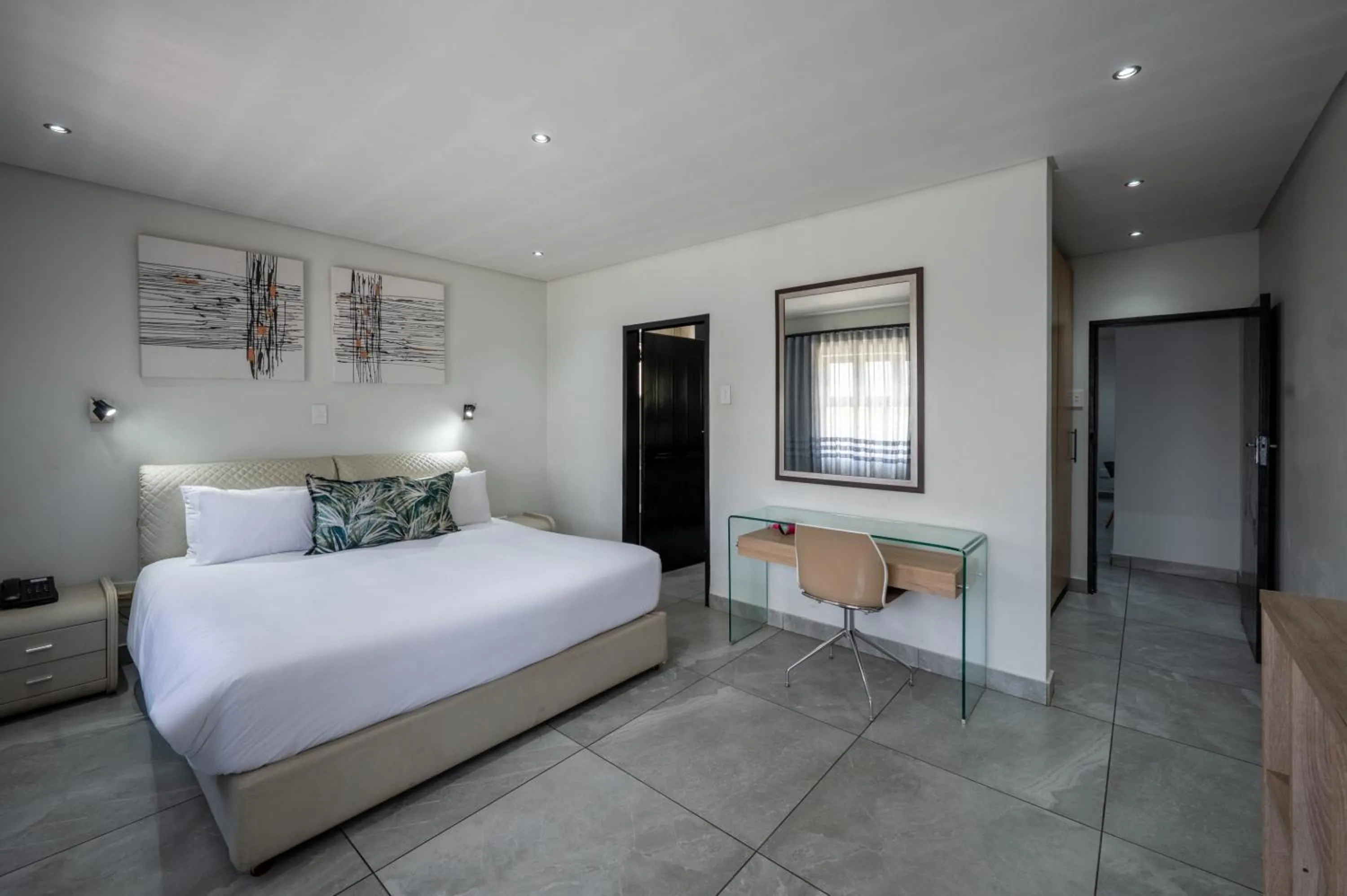 Bed in ANEW Hotel & Convention Centre OR Tambo Johannesburg