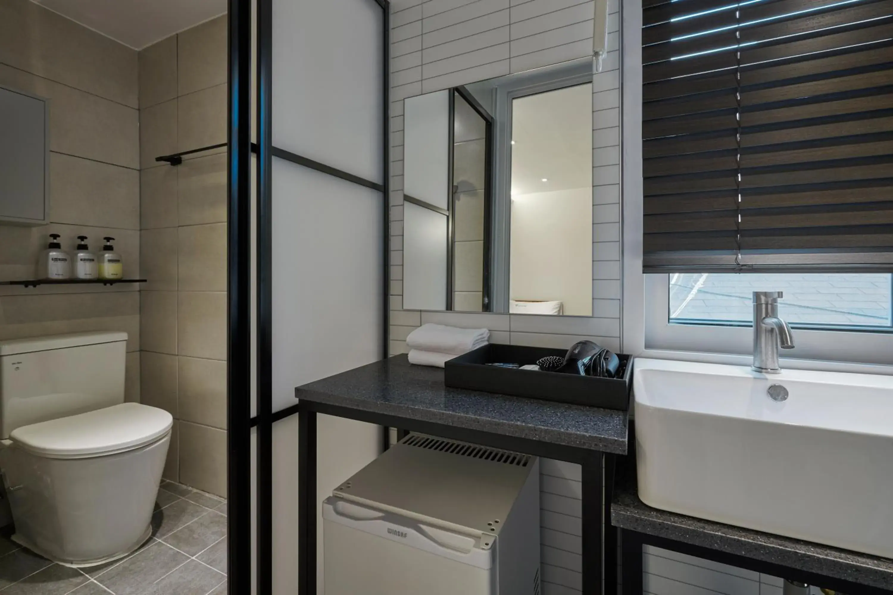 Photo of the whole room in Eight Rest Hostel Myeongdong Photo of the whole room in Eight Rest Hostel Myeongdong