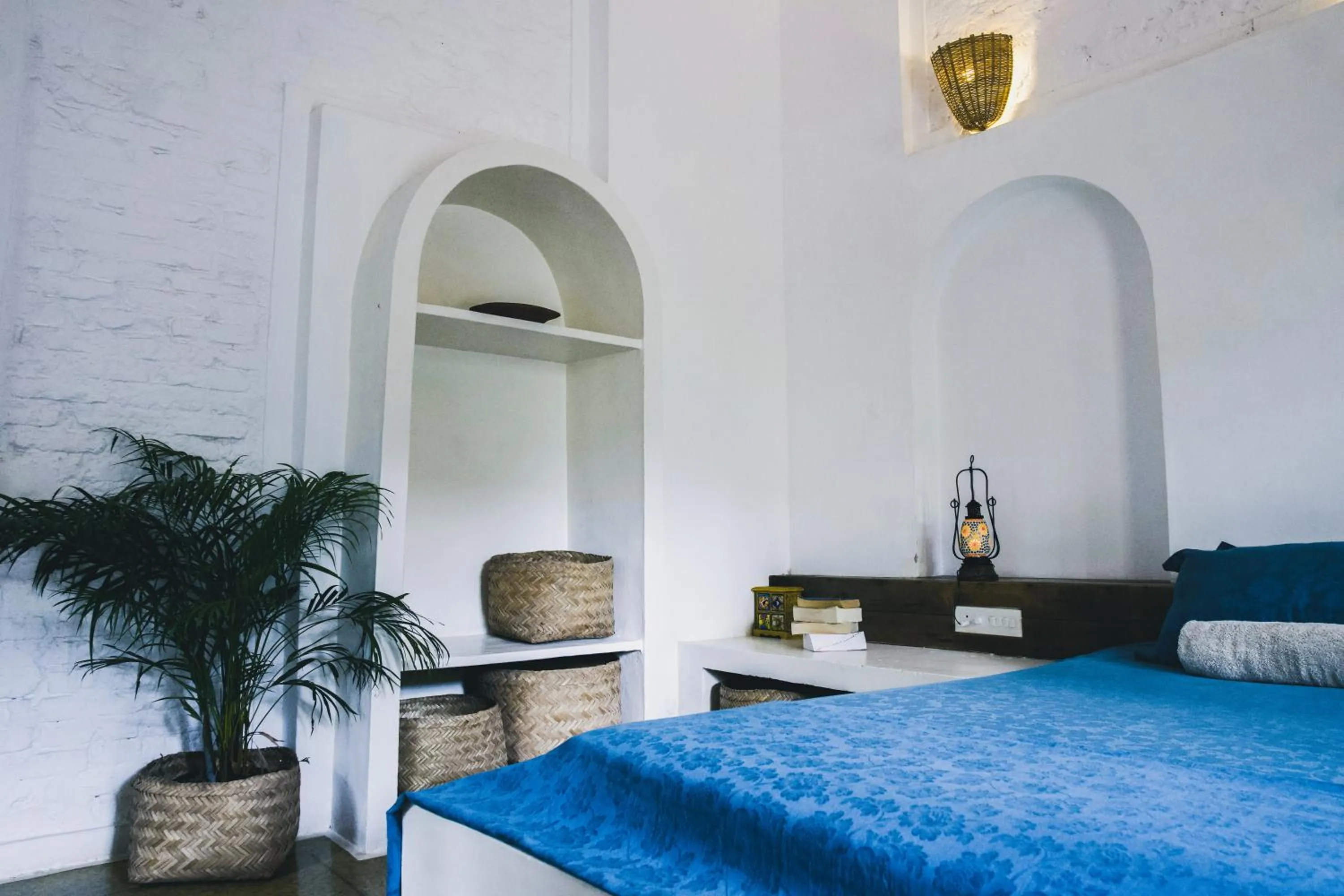 Bed, Seating Area in InDa hotel