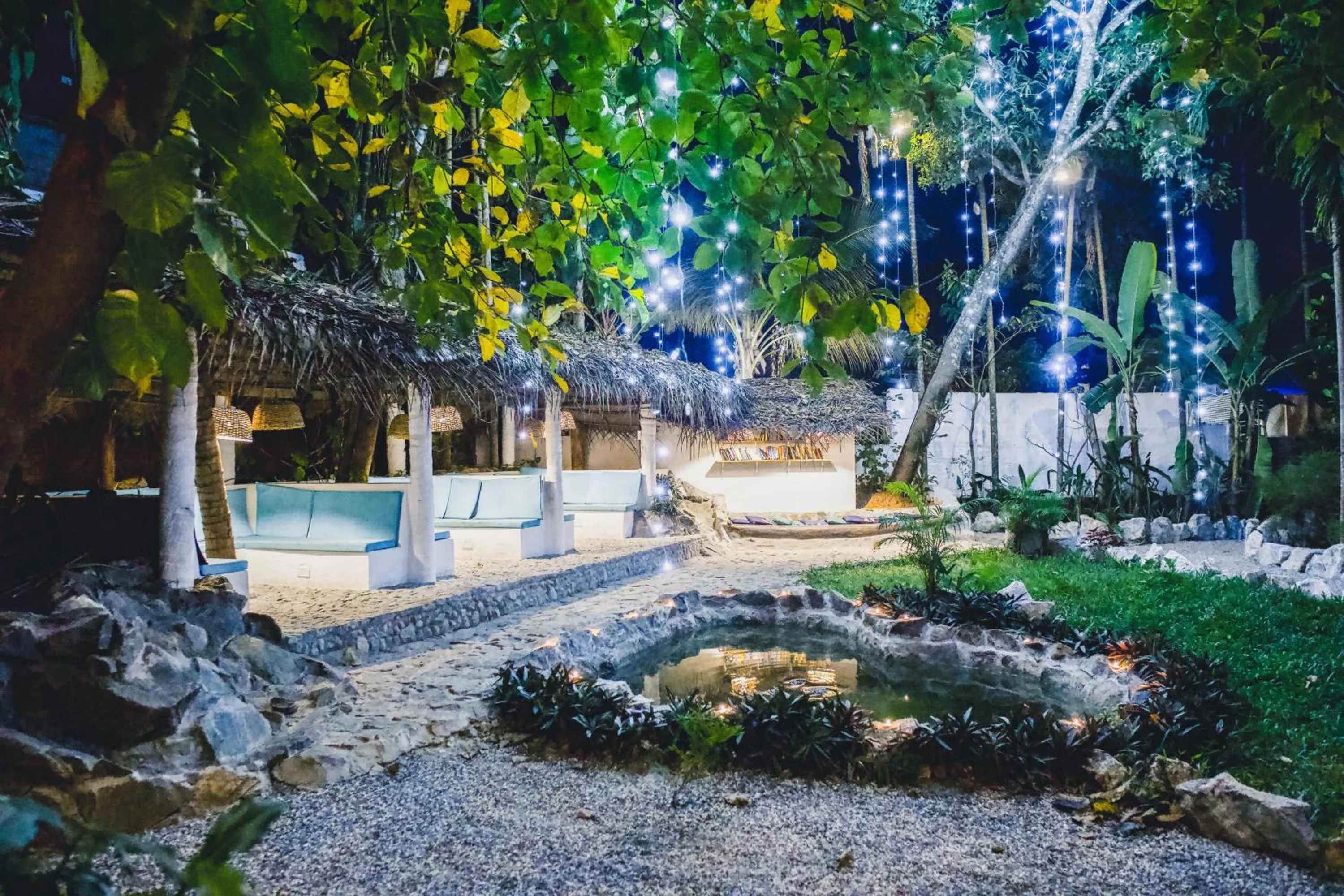 Patio, Swimming Pool in InDa hotel