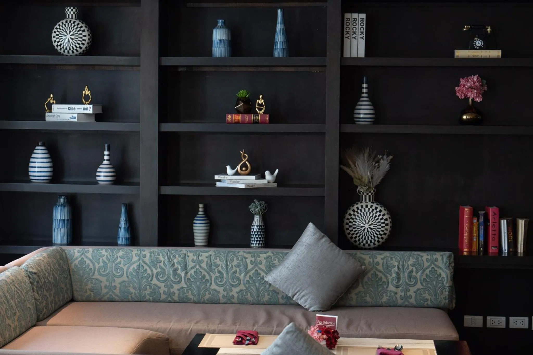 Lounge or bar in Mövenpick Hotel Sukhumvit 15 Bangkok