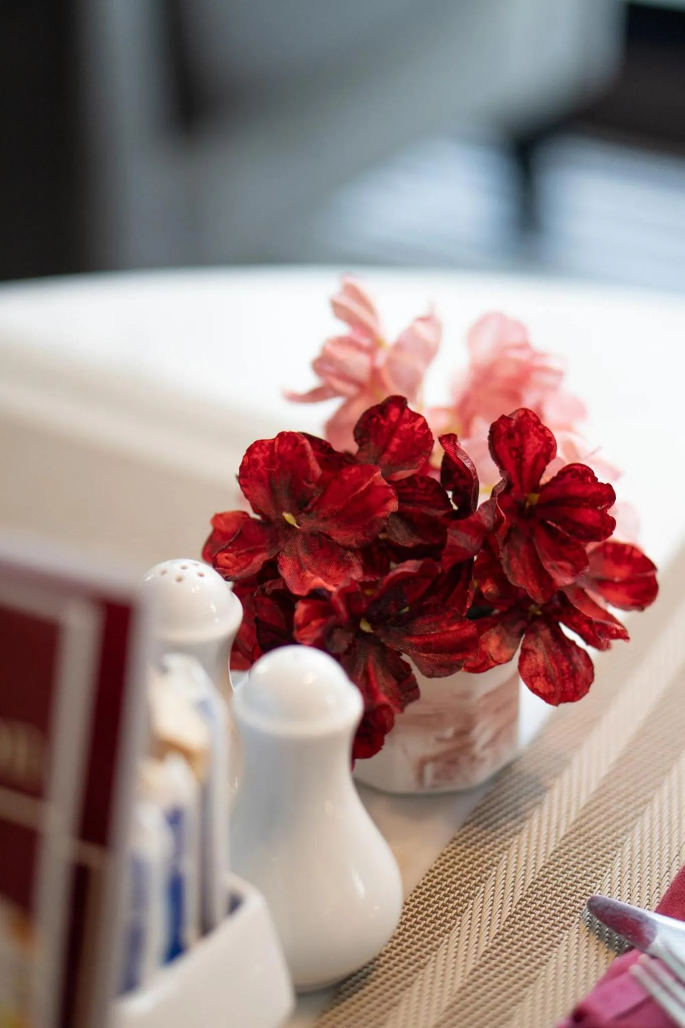 Lounge or bar in Mövenpick Hotel Sukhumvit 15 Bangkok