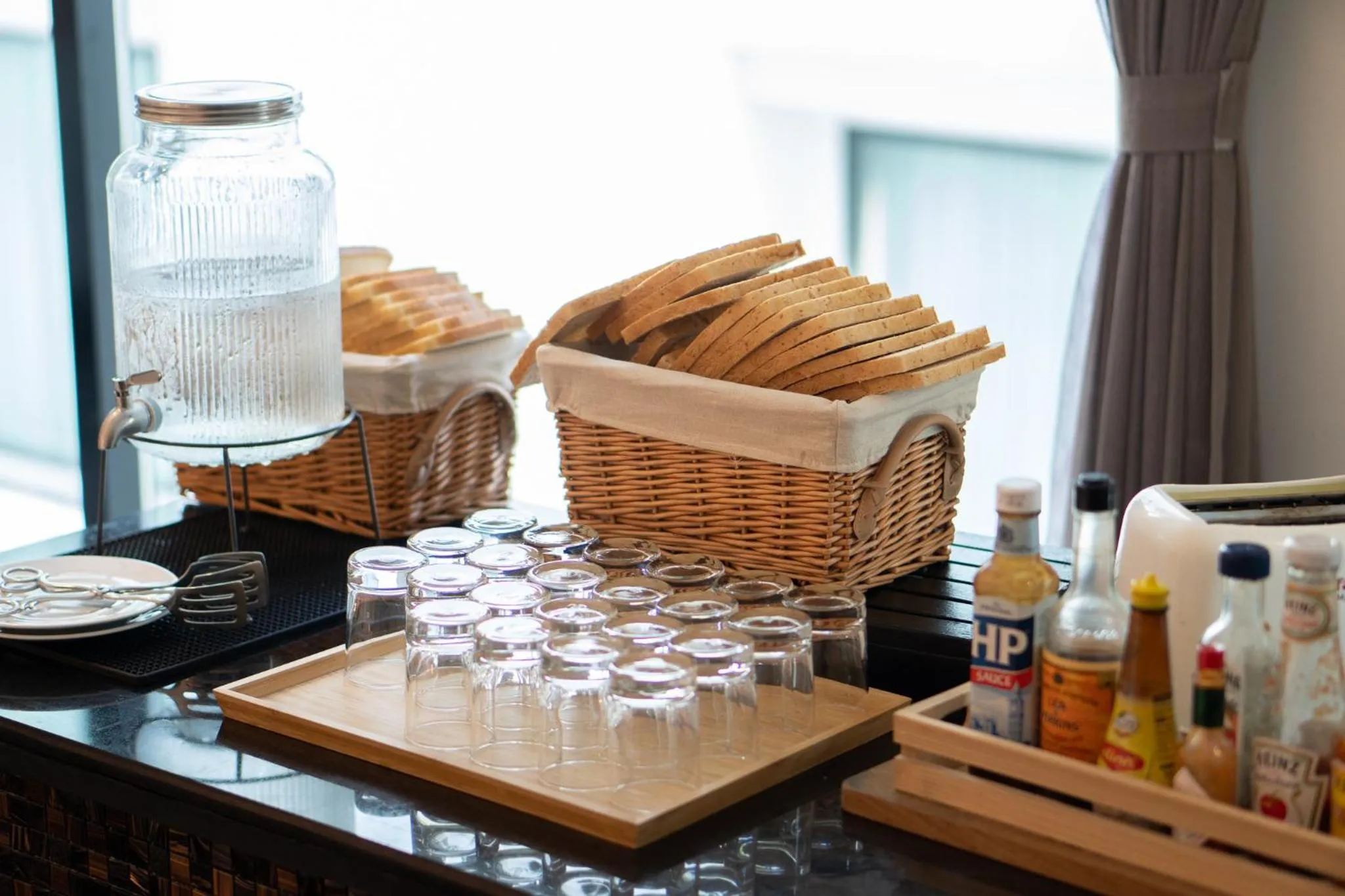 Lounge or bar in Mövenpick Hotel Sukhumvit 15 Bangkok