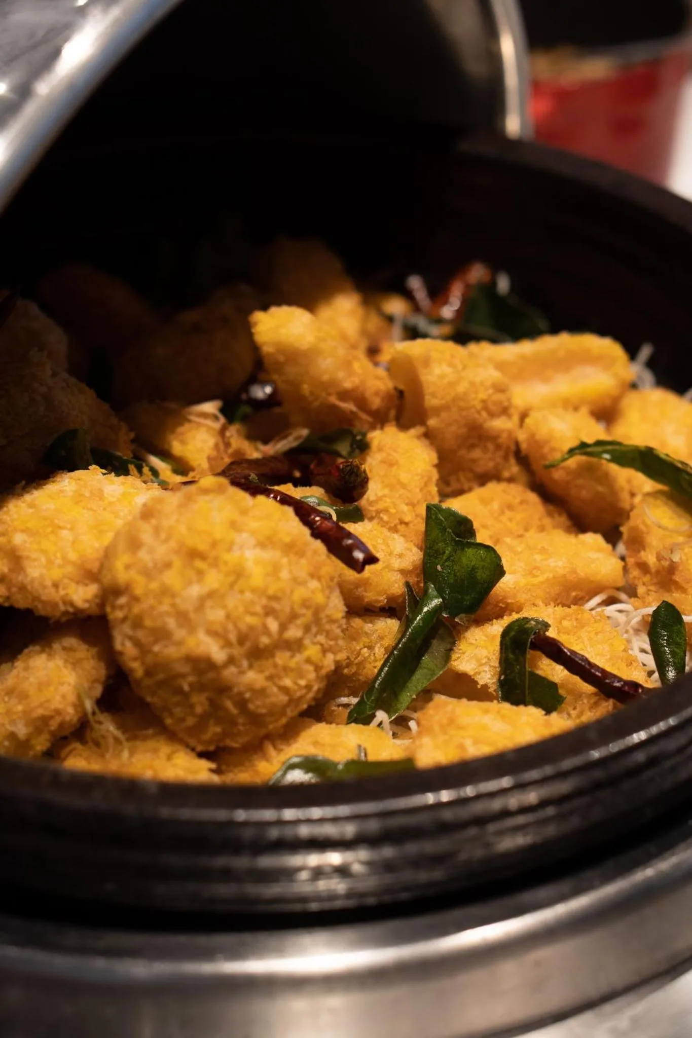 Lounge or bar in Mövenpick Hotel Sukhumvit 15 Bangkok