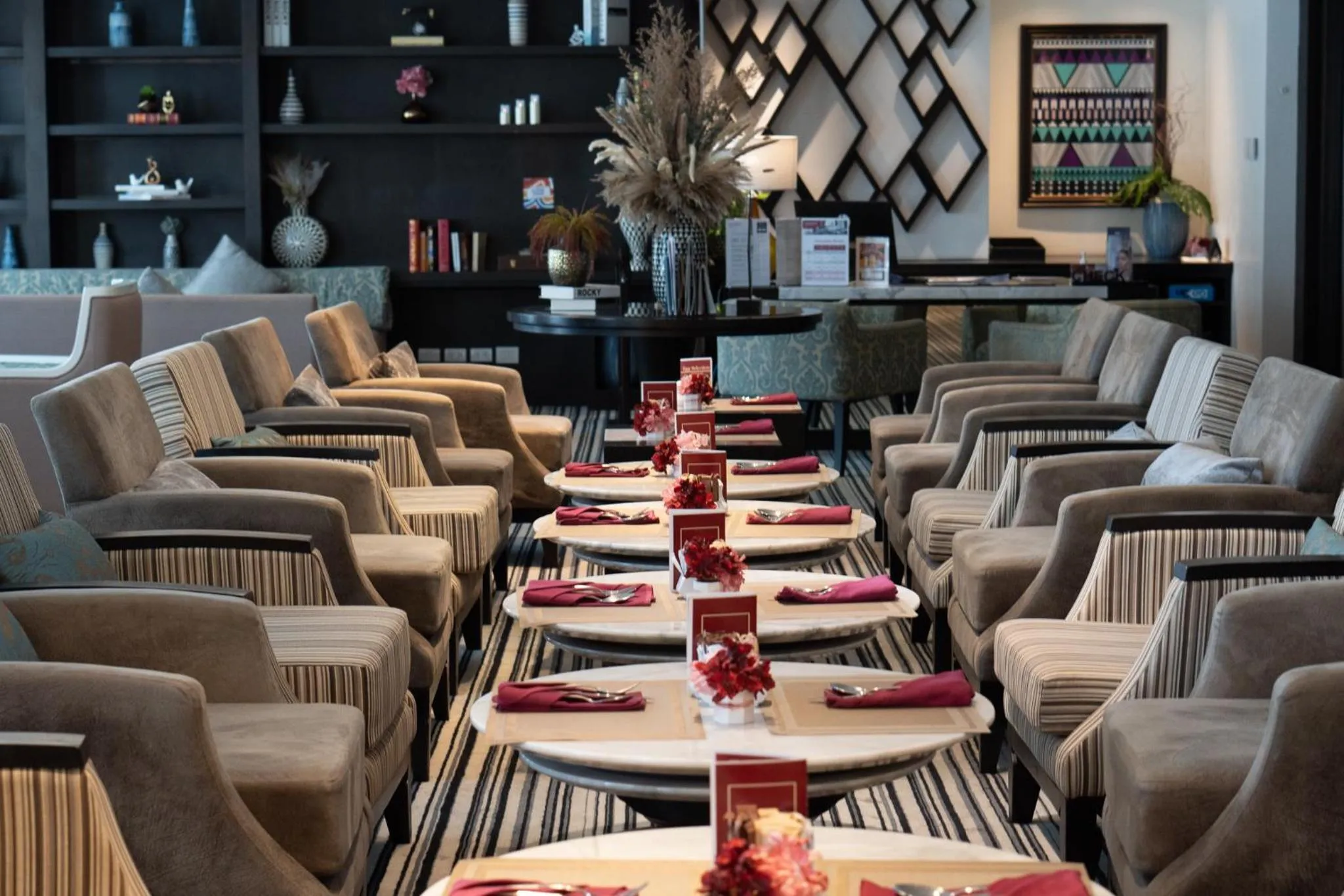 Lounge or bar in Mövenpick Hotel Sukhumvit 15 Bangkok