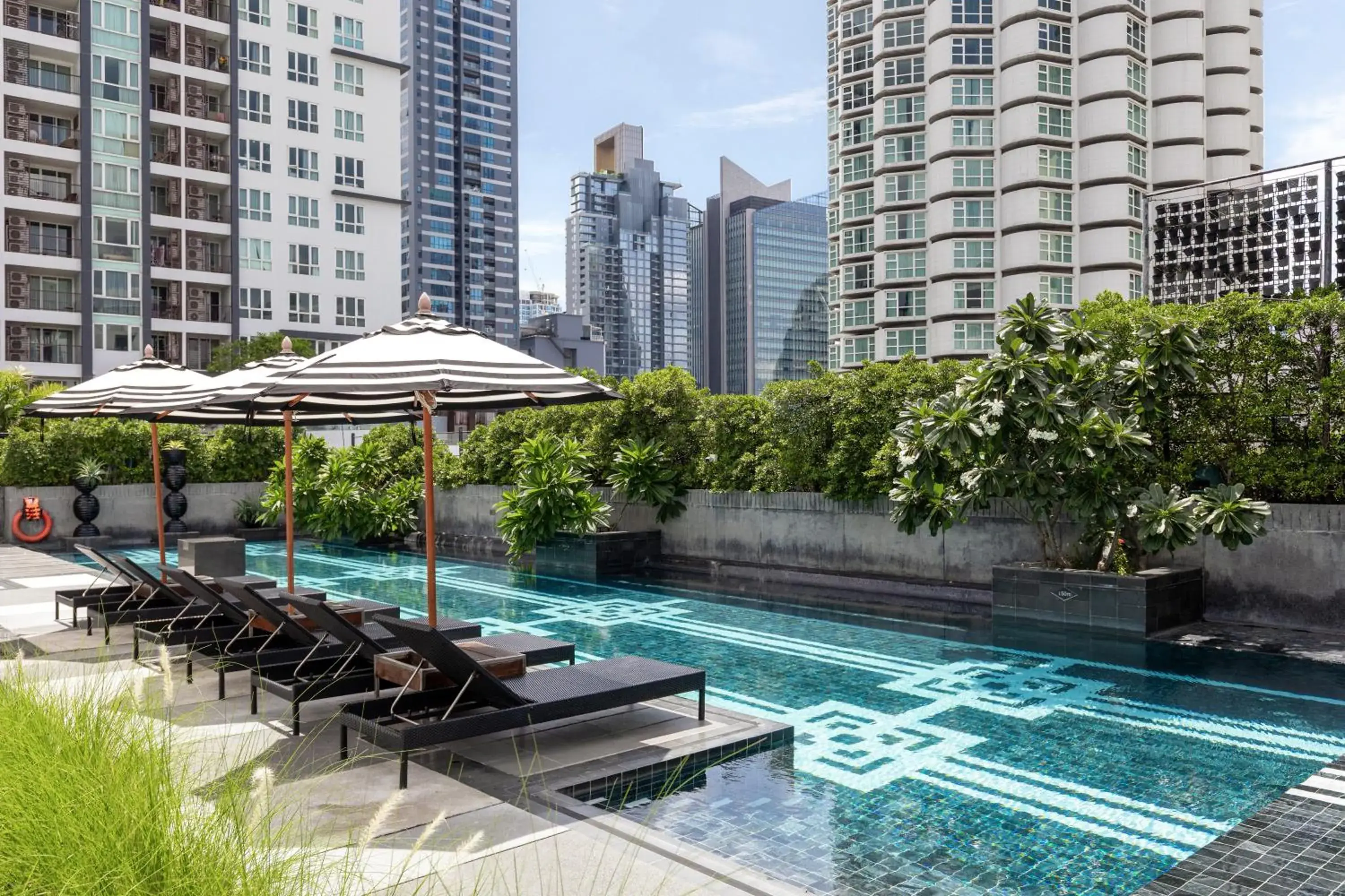 Swimming pool in Mövenpick Hotel Sukhumvit 15 Bangkok Swimming pool in Mövenpick Hotel Sukhumvit 15 Bangkok