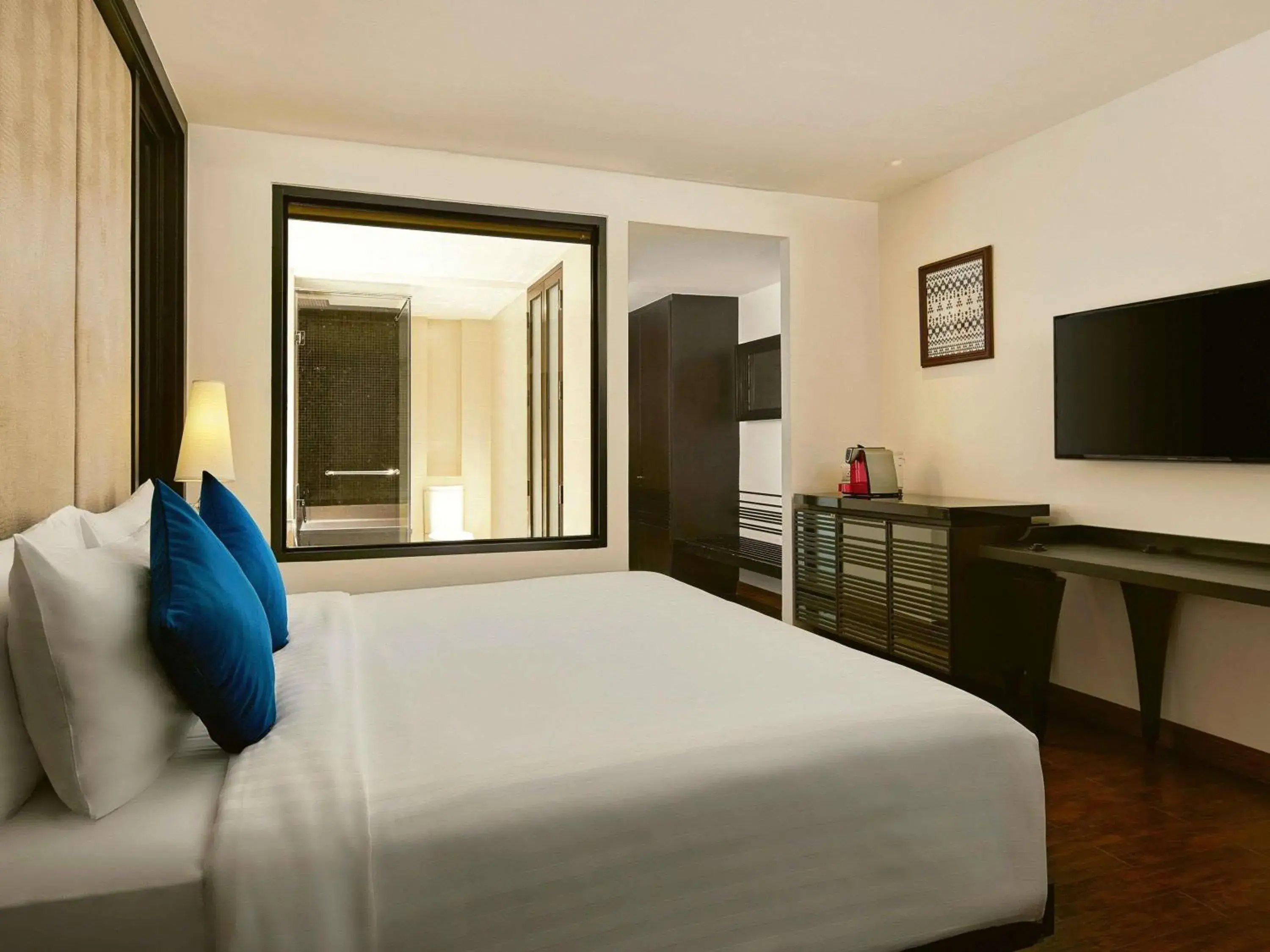 Bedroom, Bed in Mövenpick Hotel Sukhumvit 15 Bangkok Bedroom, Bed in Mövenpick Hotel Sukhumvit 15 Bangkok