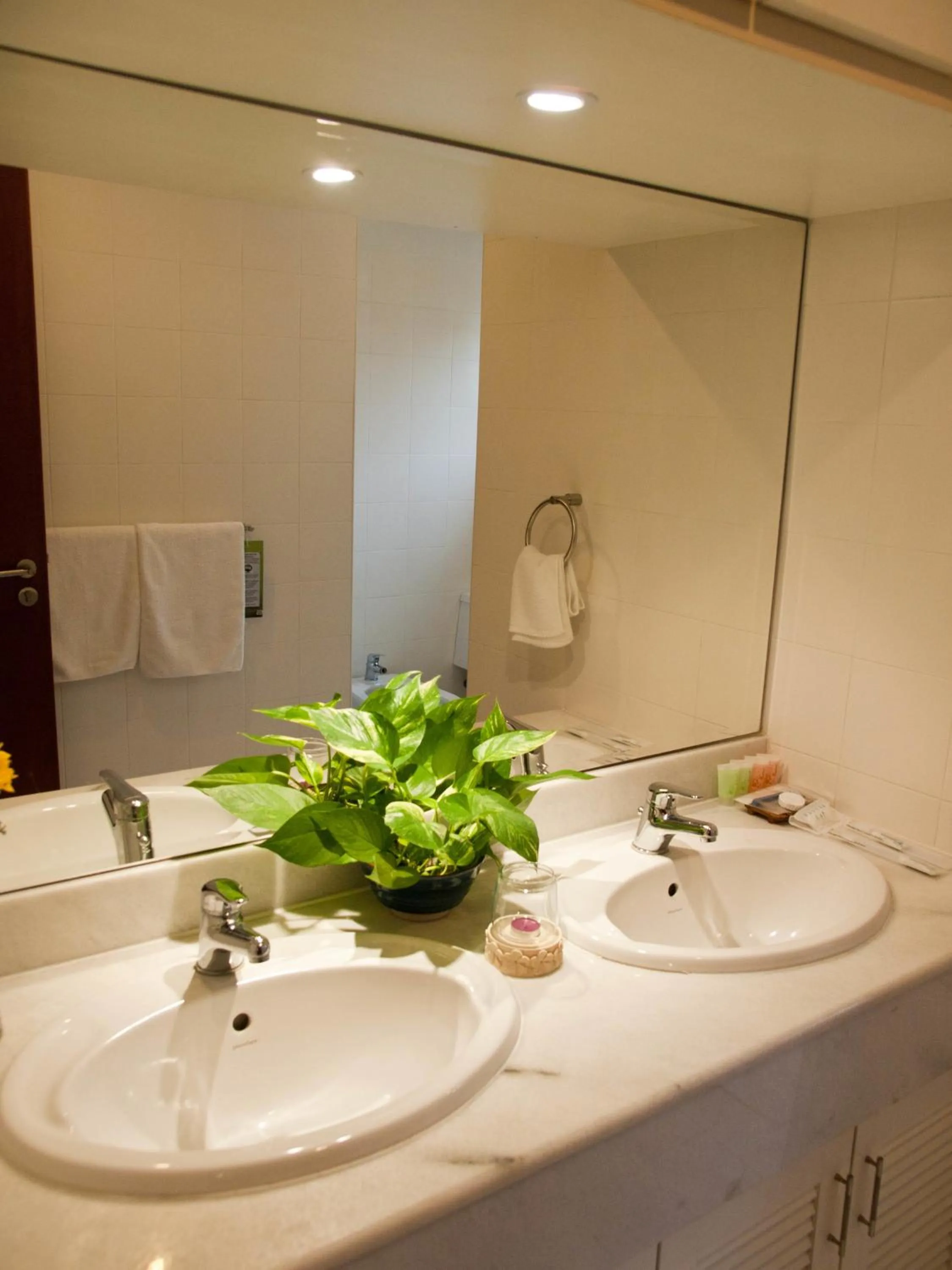 Shower in 5 Twenty @ Ampang Hilir