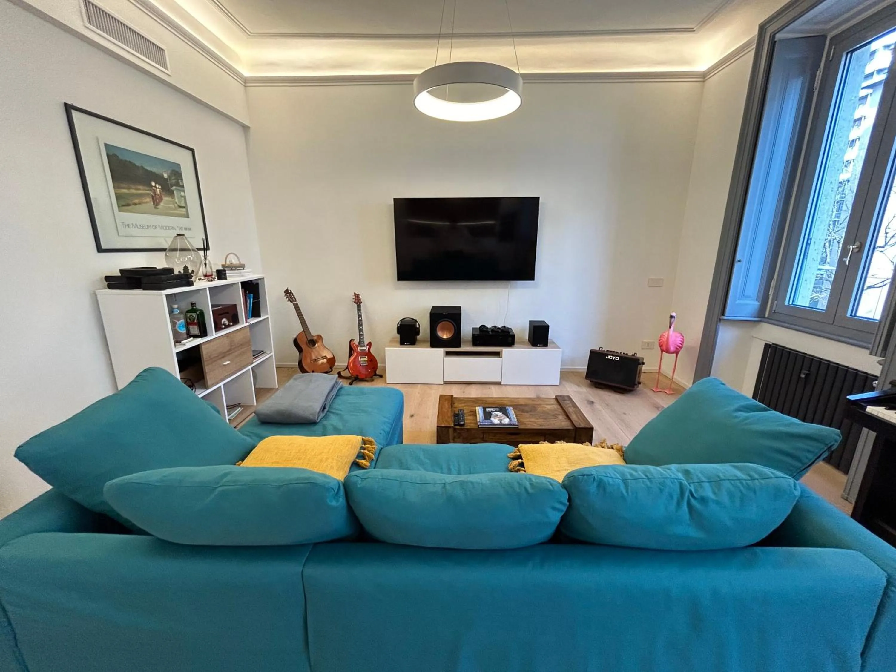 TV and multimedia in Room in Stunning Central Open Space Apartment