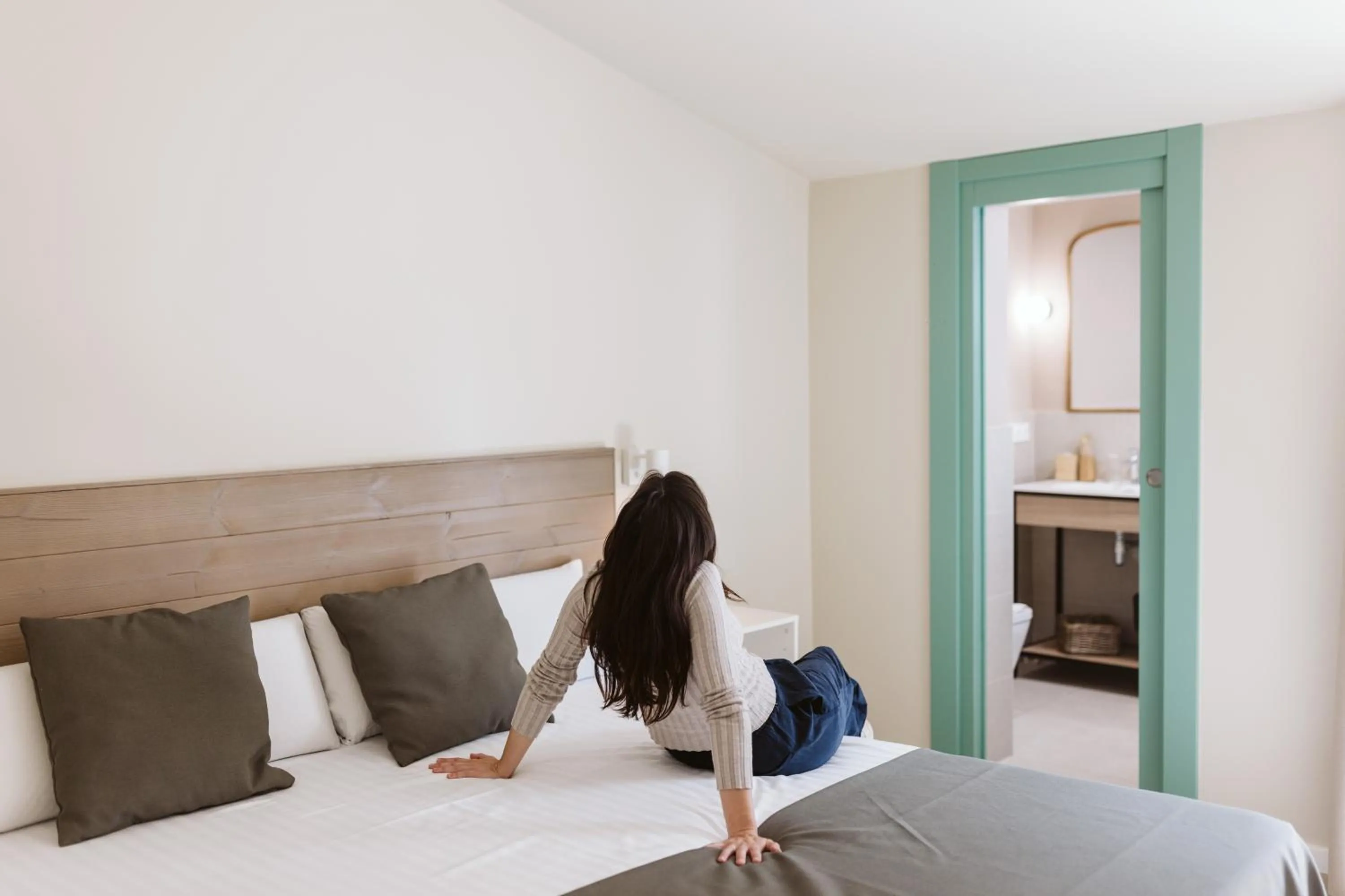 Bed in Lindala Natural