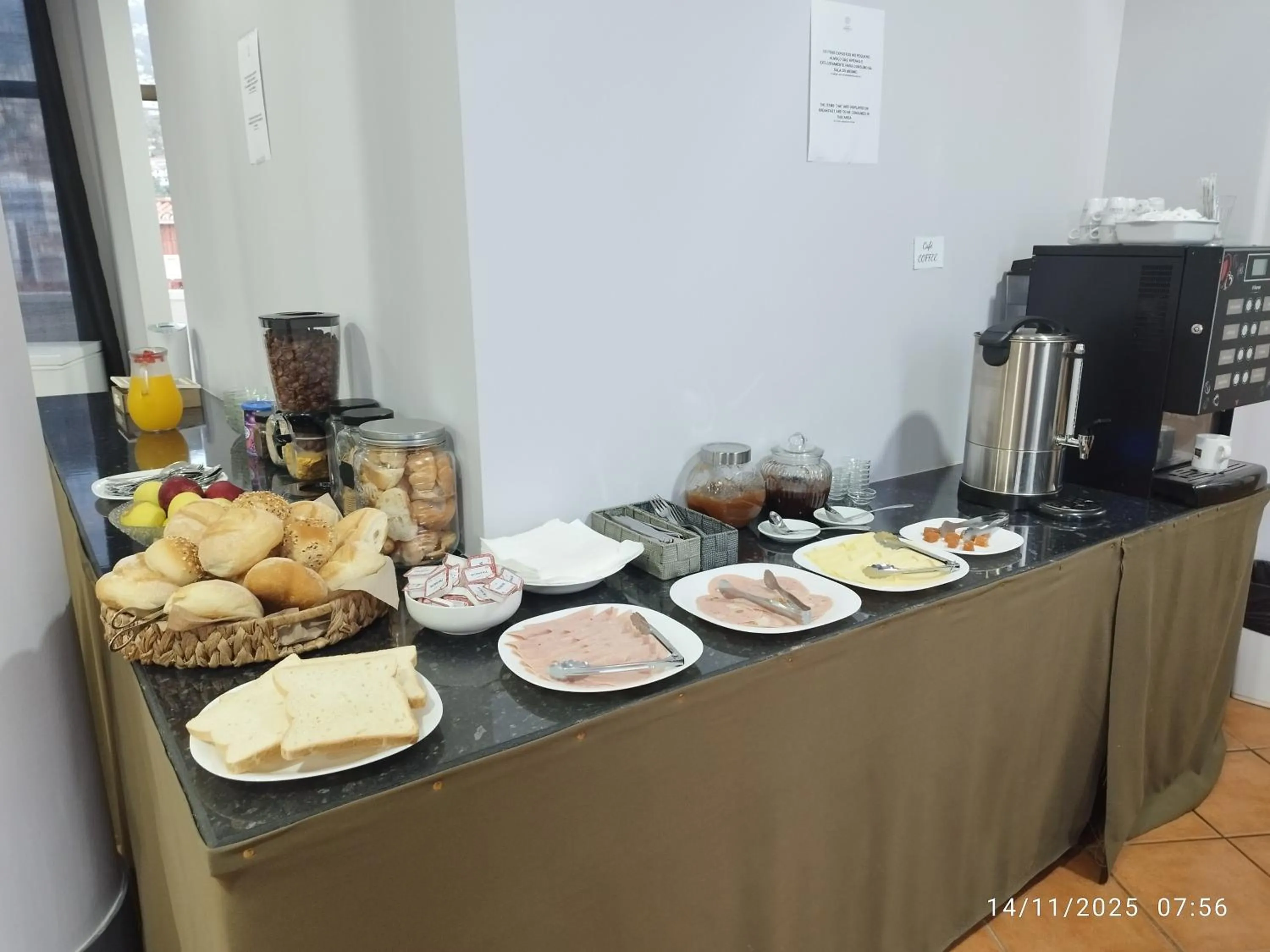 Breakfast in Alojamento Central II