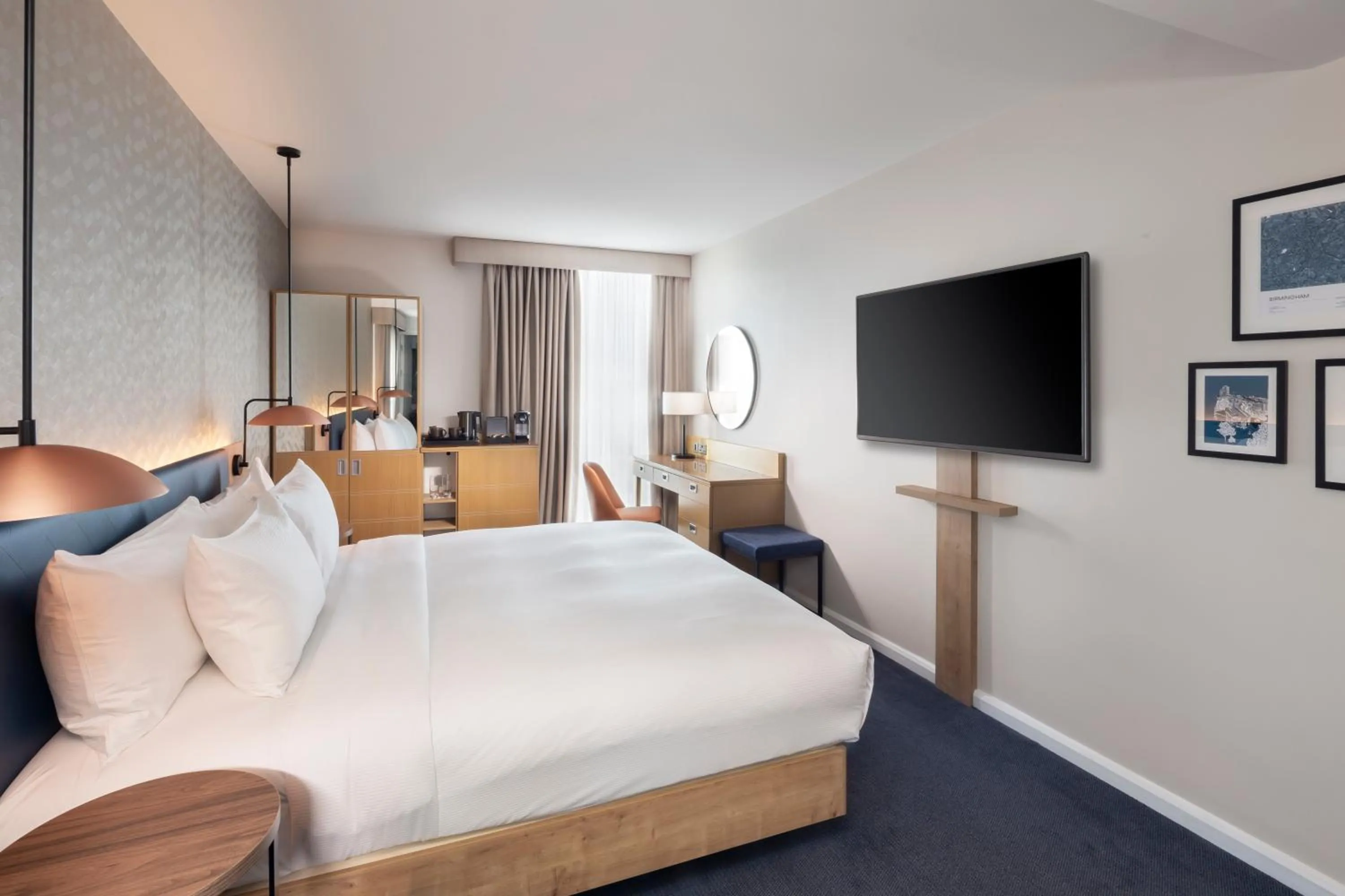 Bedroom, Bed in Hilton Garden Inn Bristol City Centre