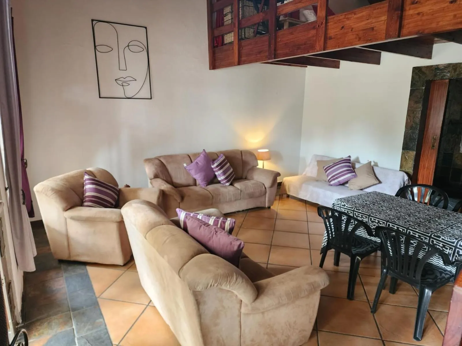 Six Valk Avenue Guest House