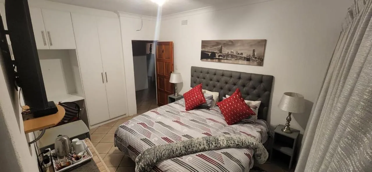 Bed in Six Valk Avenue Guest House