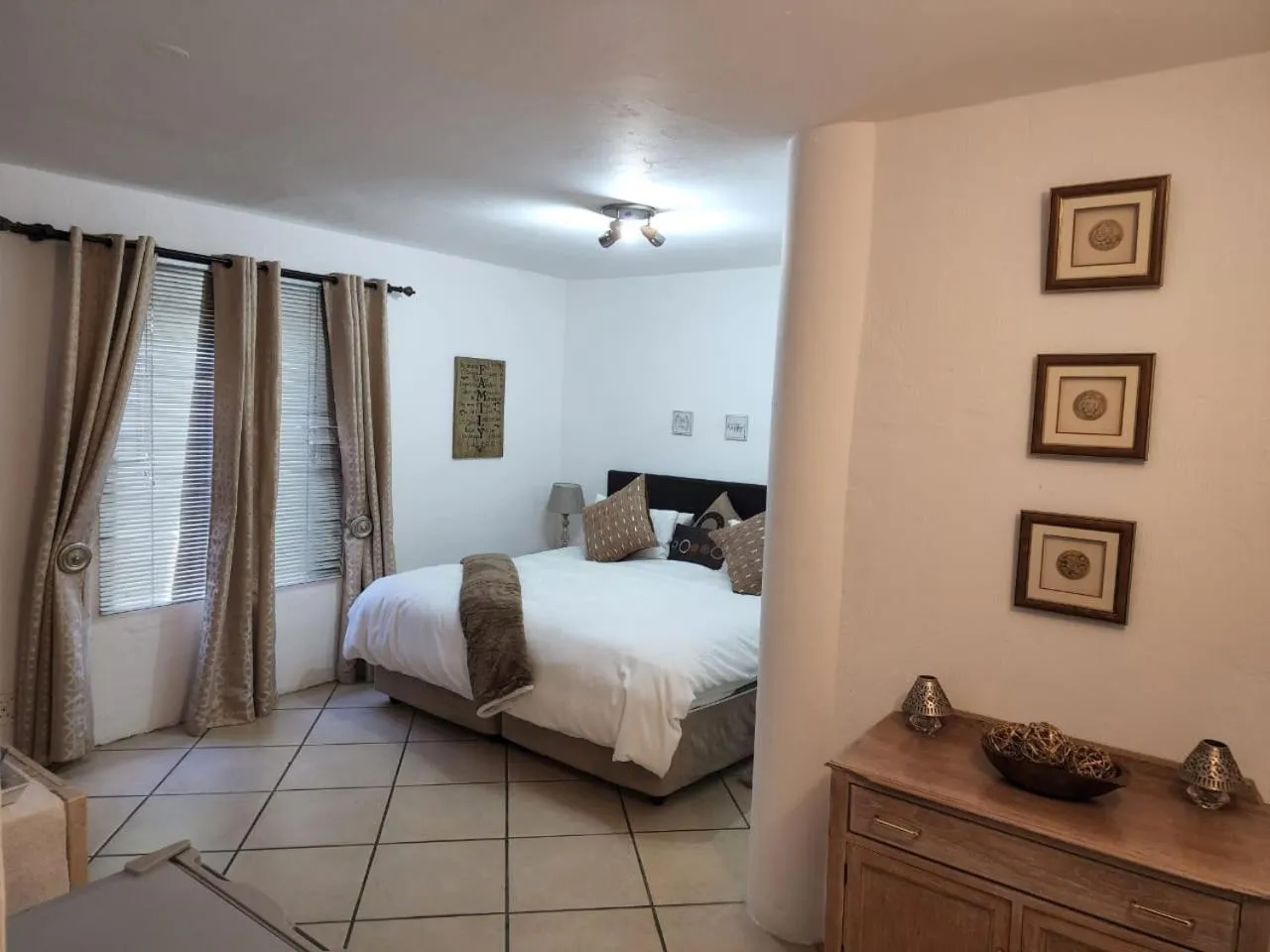 Bed in Six Valk Avenue Guest House