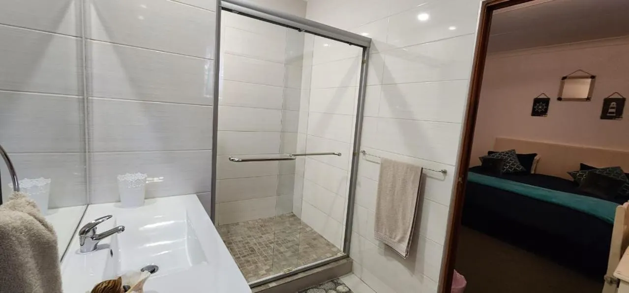 Six Valk Avenue Guest House