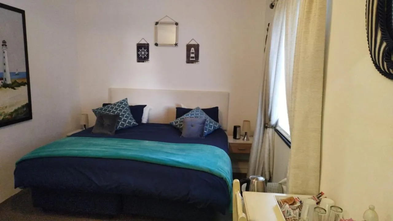 Bed in Six Valk Avenue Guest House