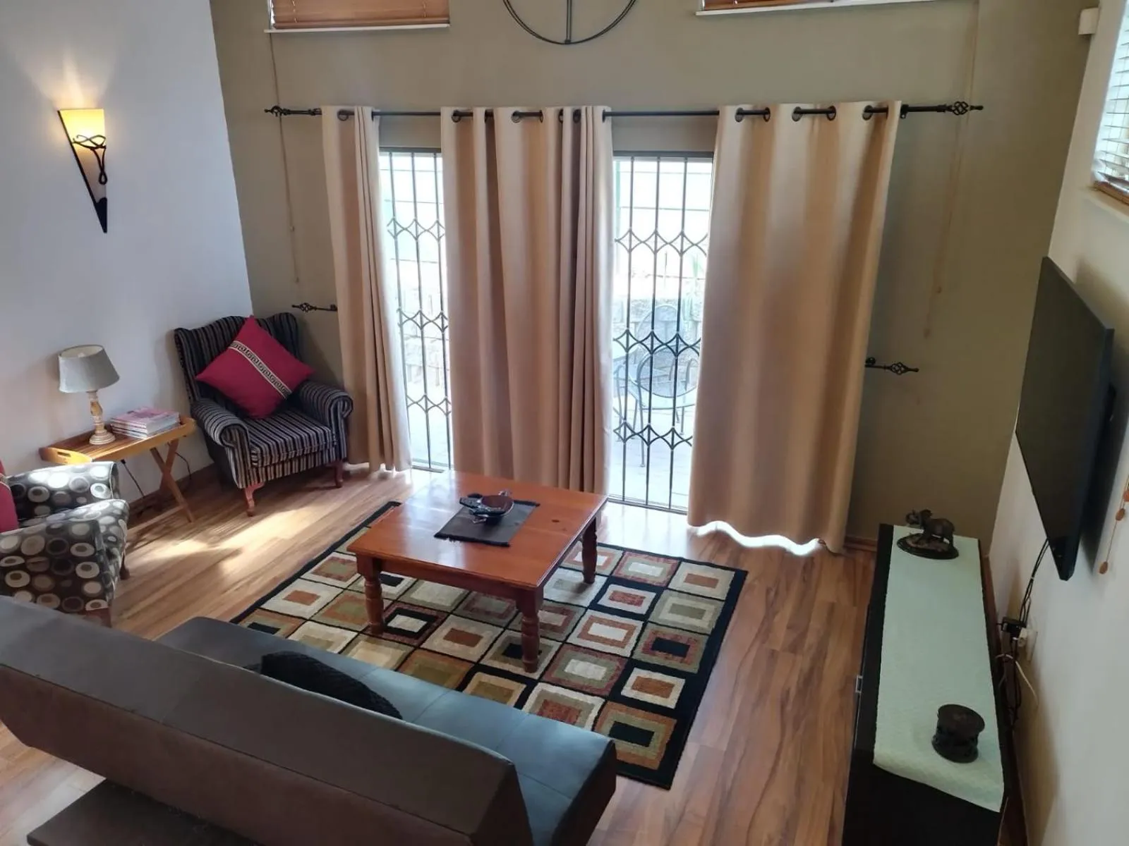 Six Valk Avenue Guest House