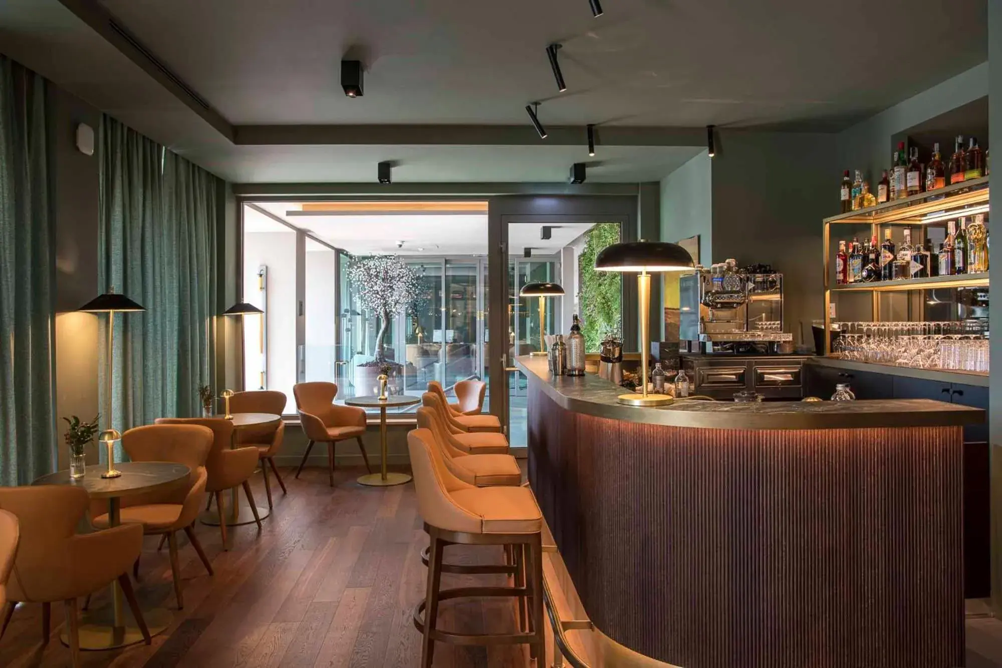 Lounge or bar in Columbus Urban Resort Lounge or bar in Columbus Urban Resort