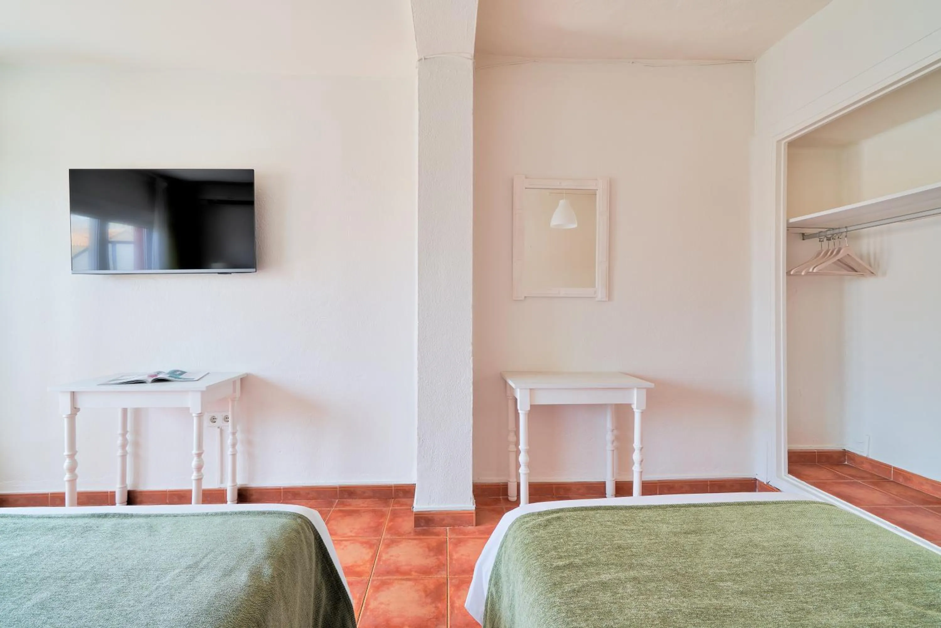 TV and multimedia, Bed in Hostal Sol y Miel