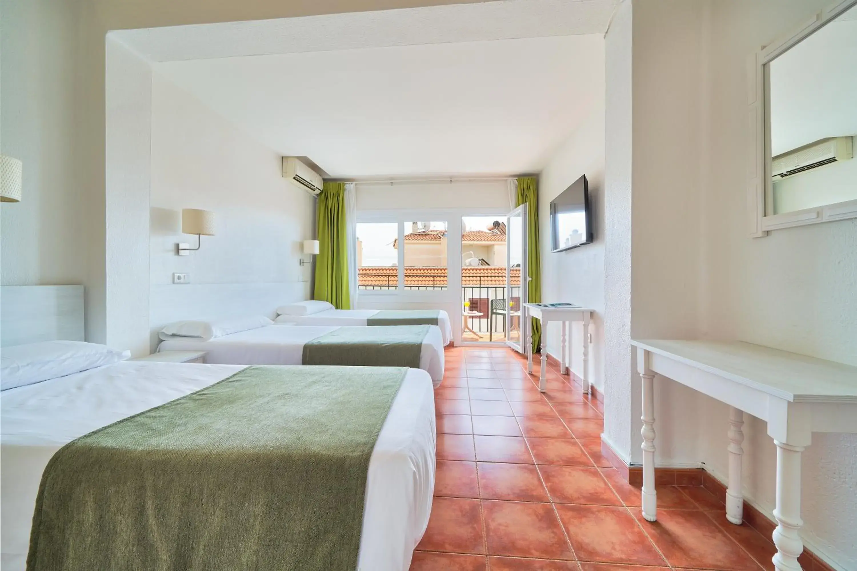 Triple Room with Terrace in Hostal Sol y Miel Triple Room with Terrace in Hostal Sol y Miel