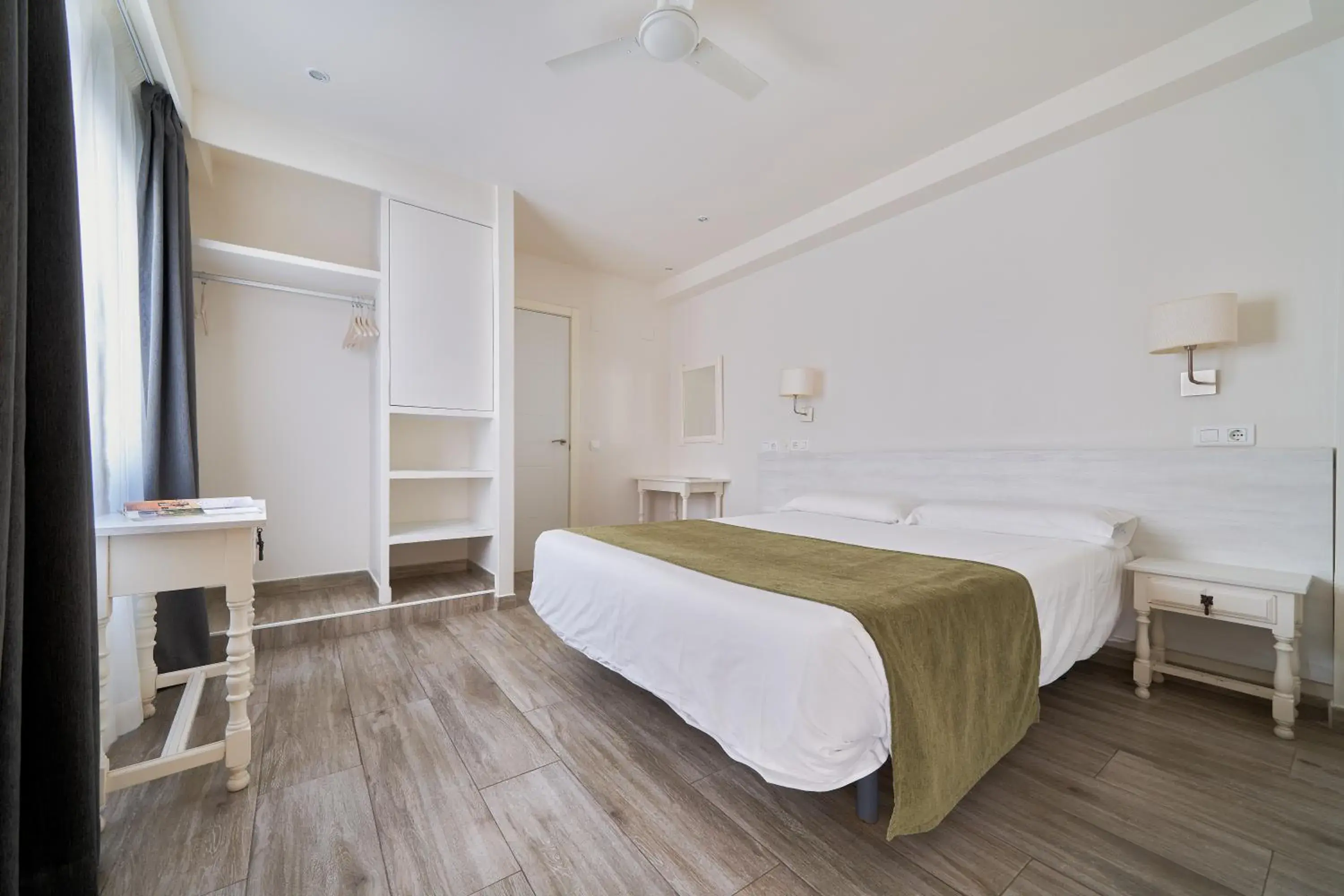 Double Room in Hostal Sol y Miel Double Room in Hostal Sol y Miel