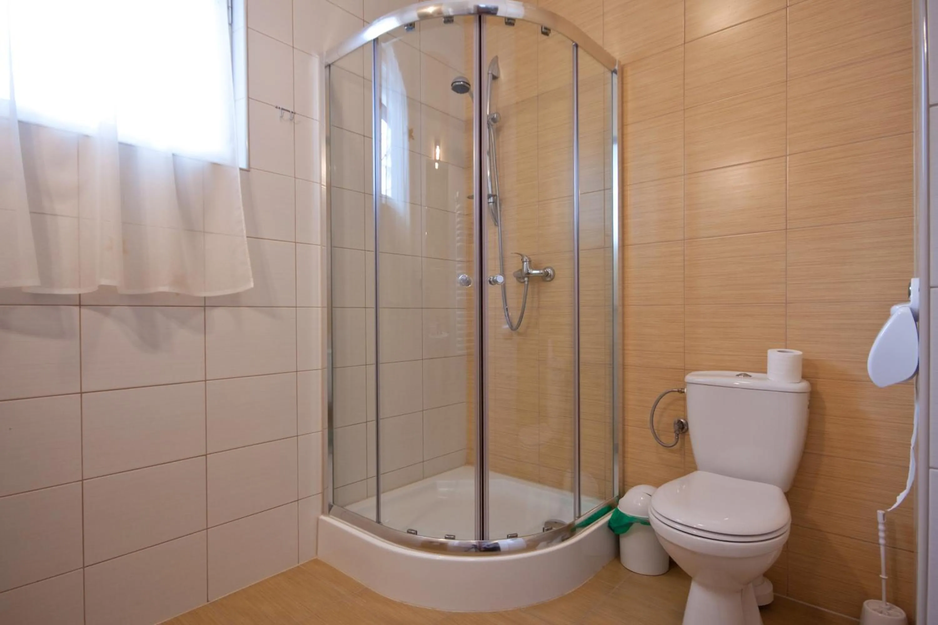 Shower in Willa Strumyk