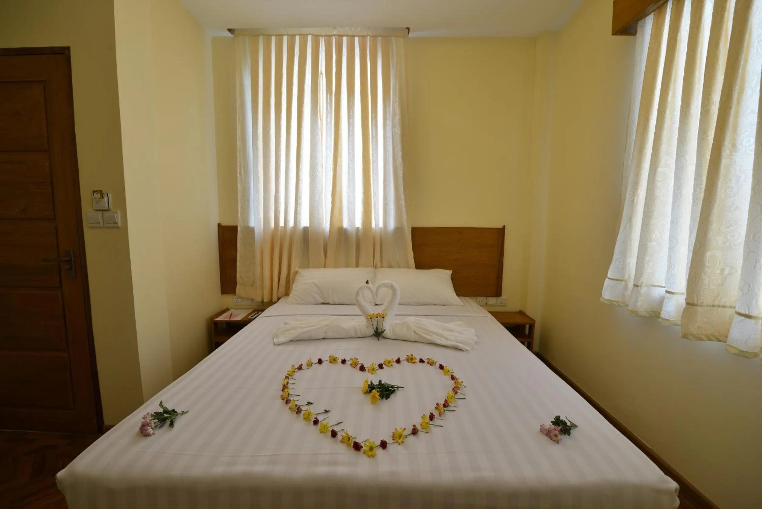 Bedroom, Bed in Northern Breeze Hotel