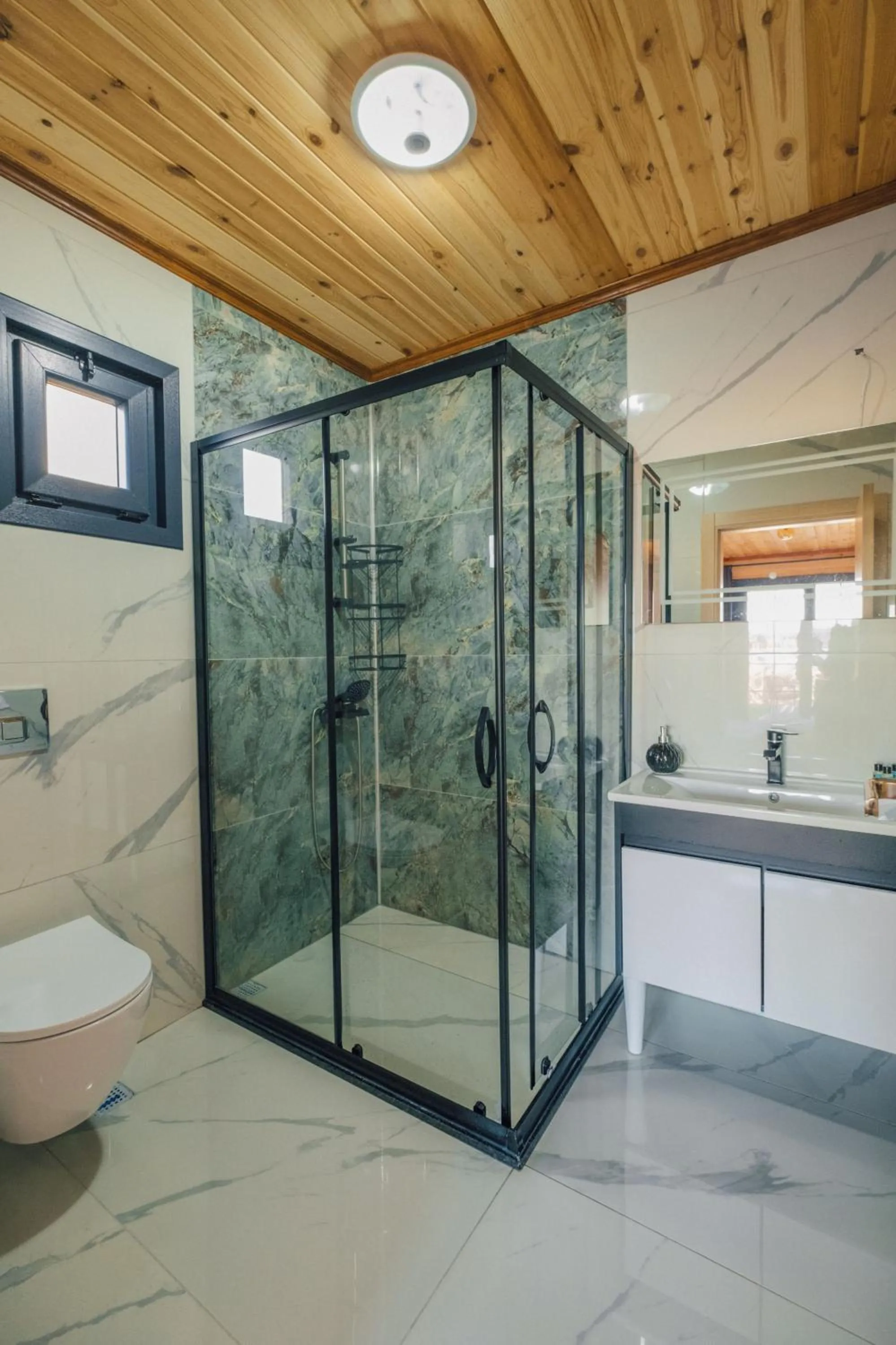 Shower in Sapanca Kırsal Silence