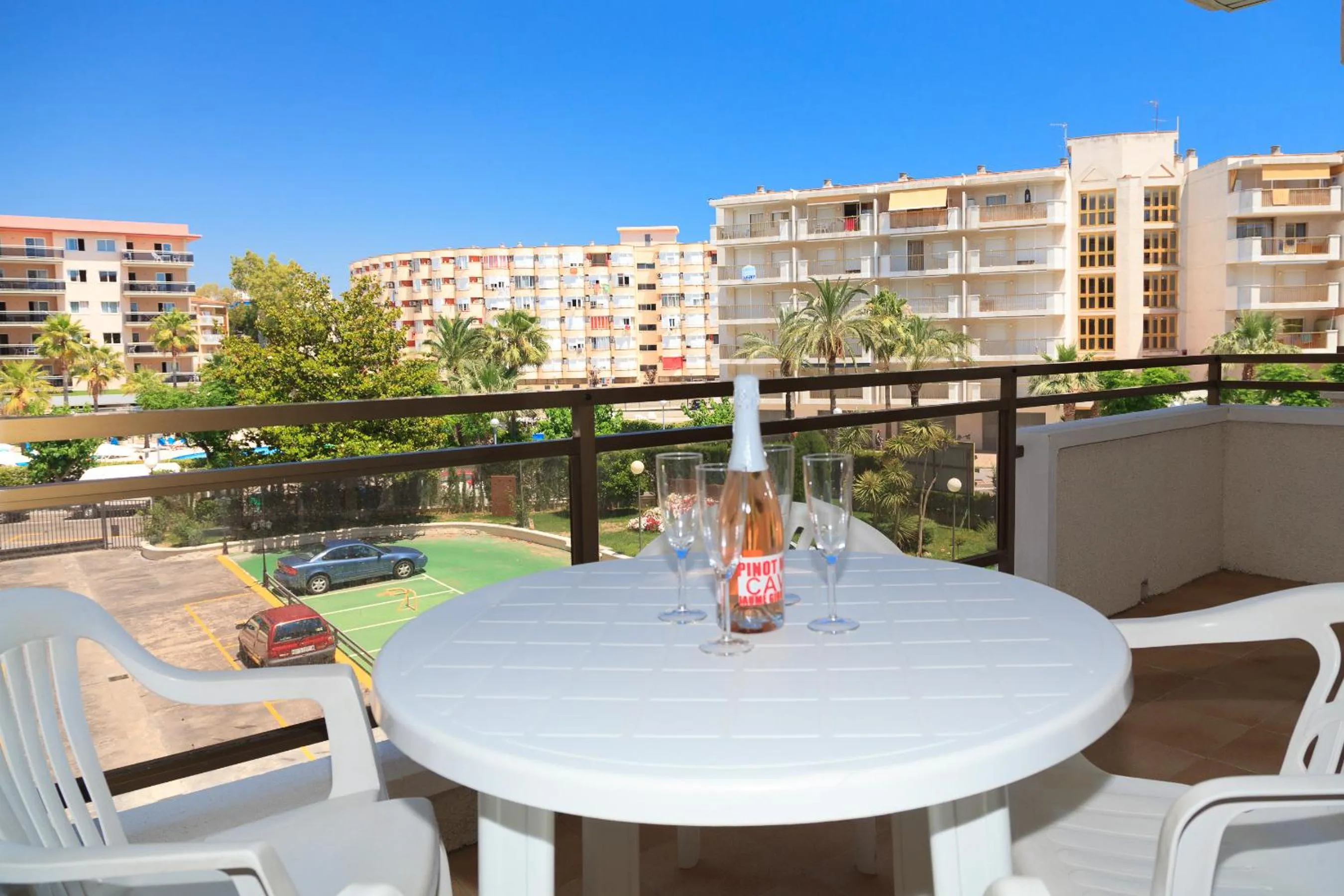 UHC Aquamarina Apartments