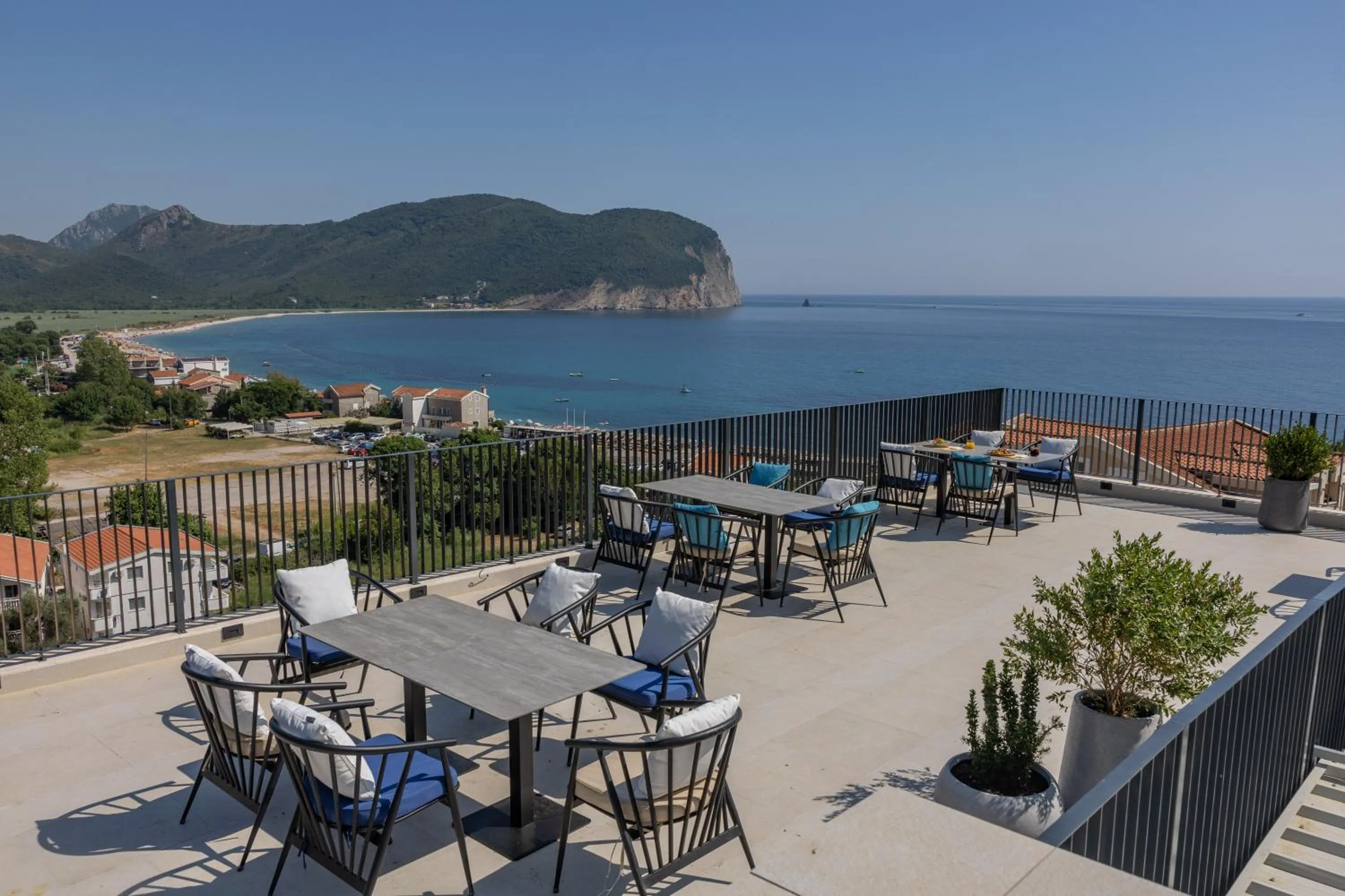 Restaurant/places to eat in Hotel AQUILO