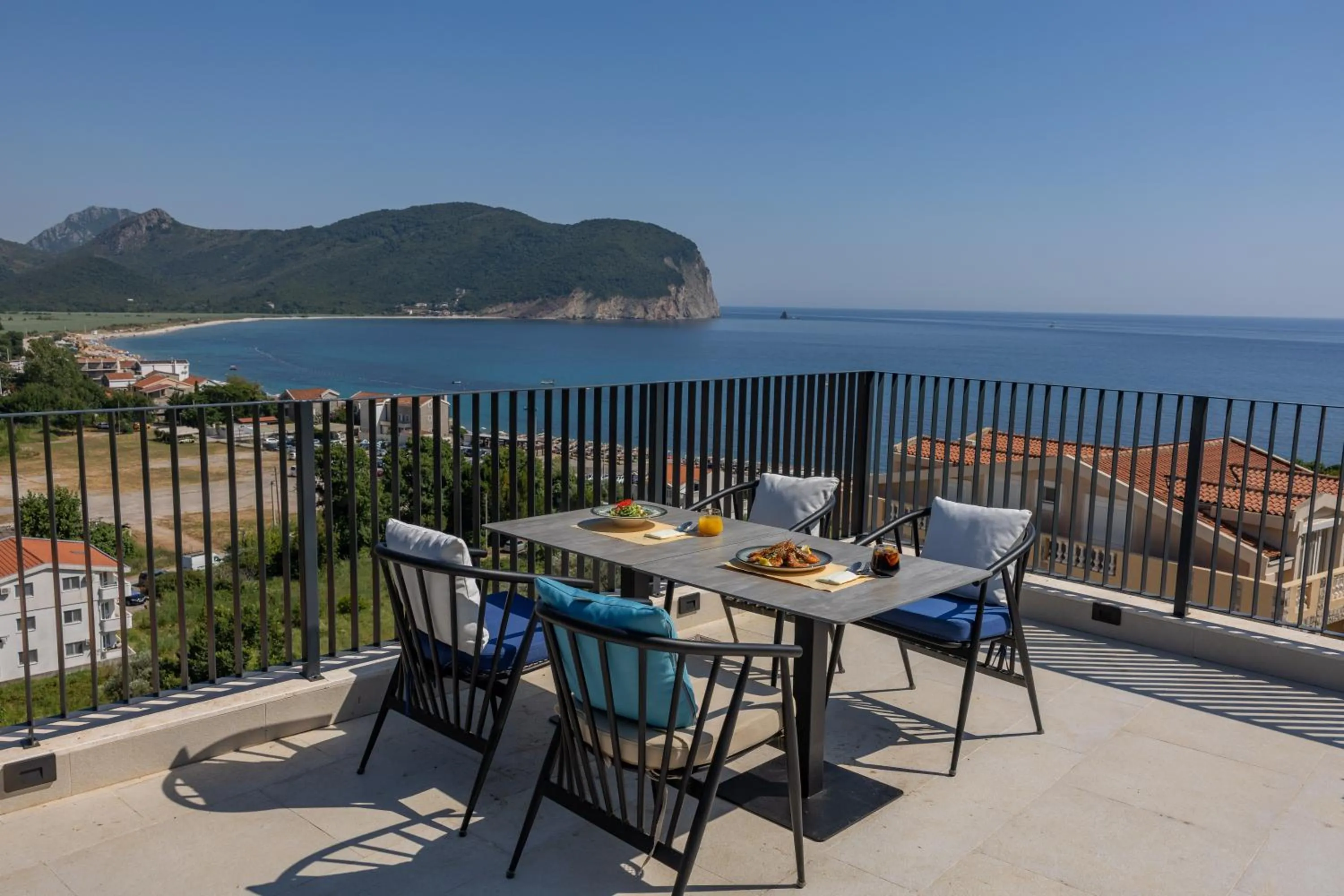 Restaurant/places to eat in Hotel AQUILO