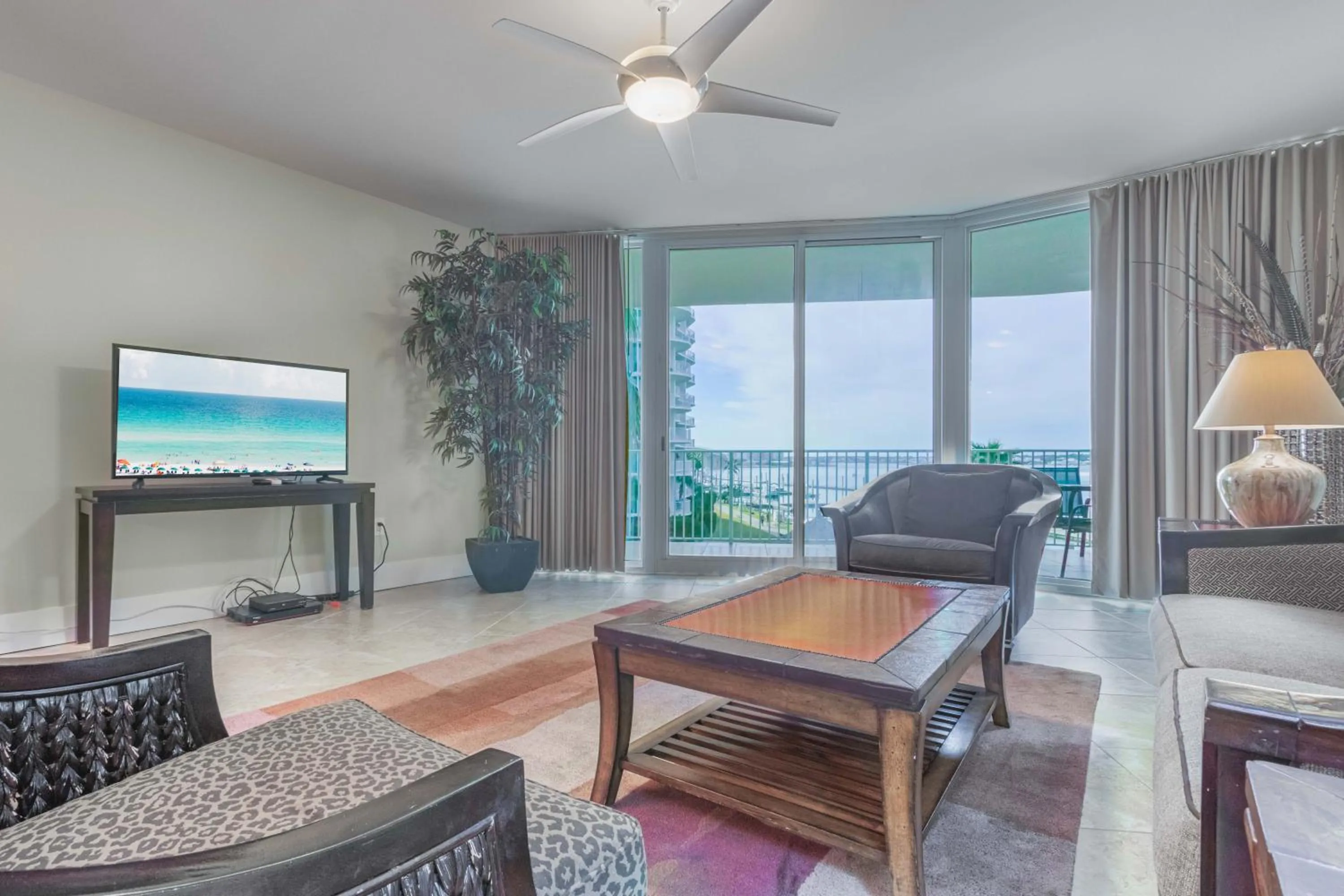 Living room in Caribe Resort by Hosteeva