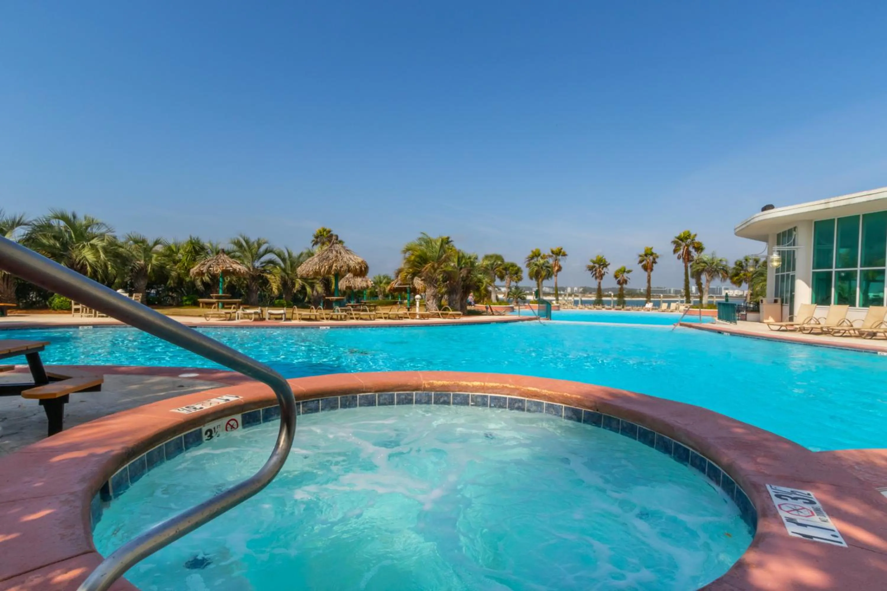 Hot Tub in Caribe Resort by Hosteeva