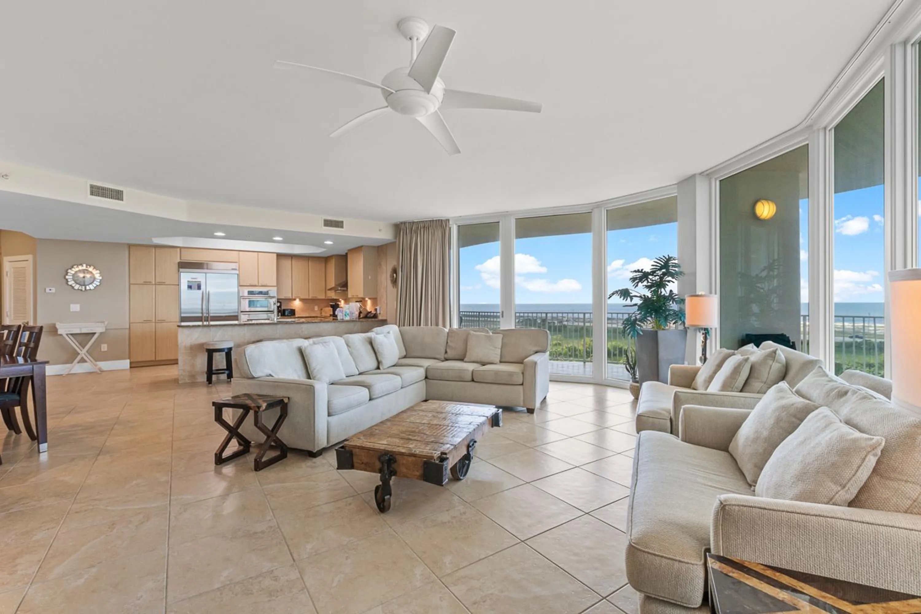 Living room in Caribe Resort by Hosteeva