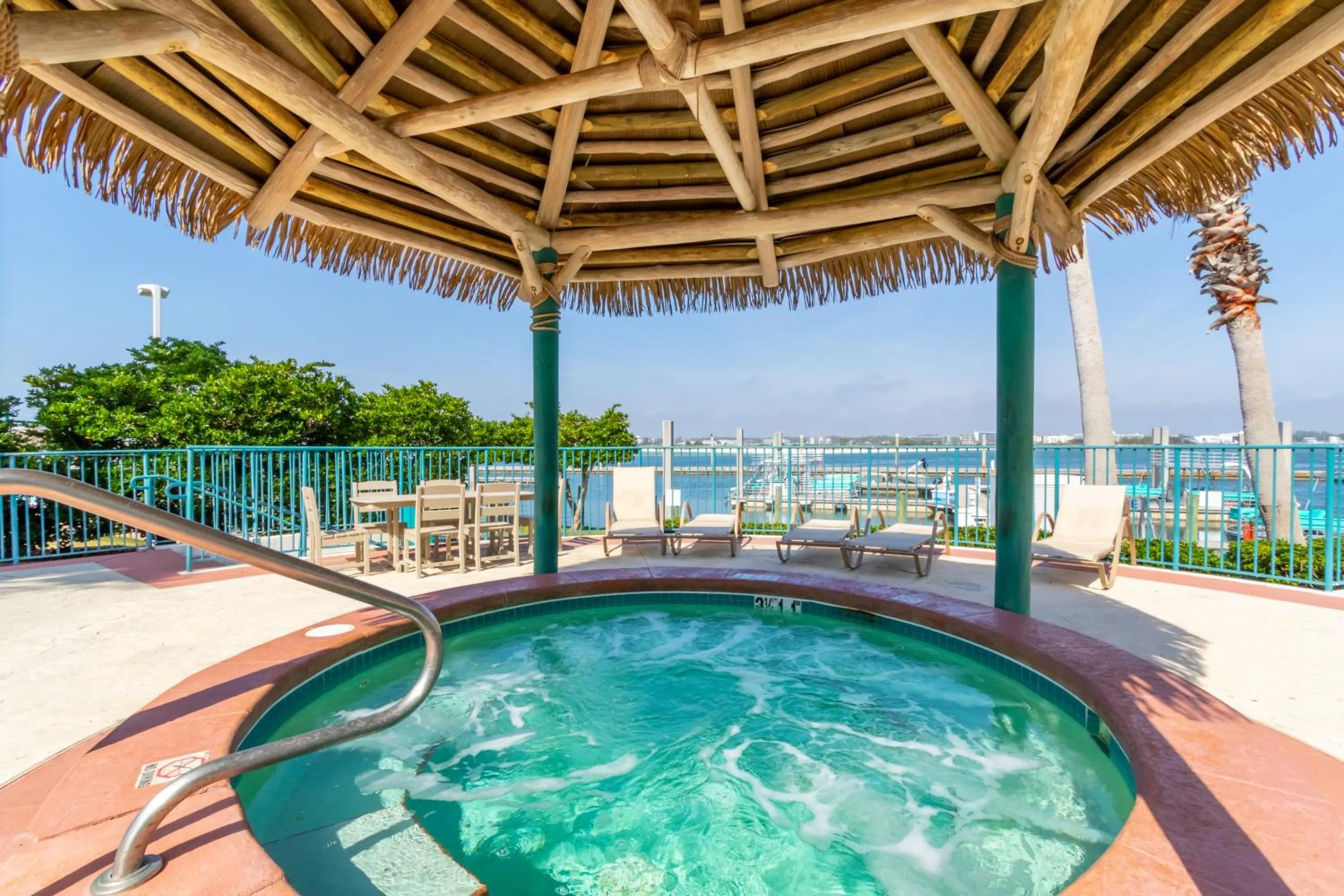 Hot Tub in Caribe Resort by Hosteeva