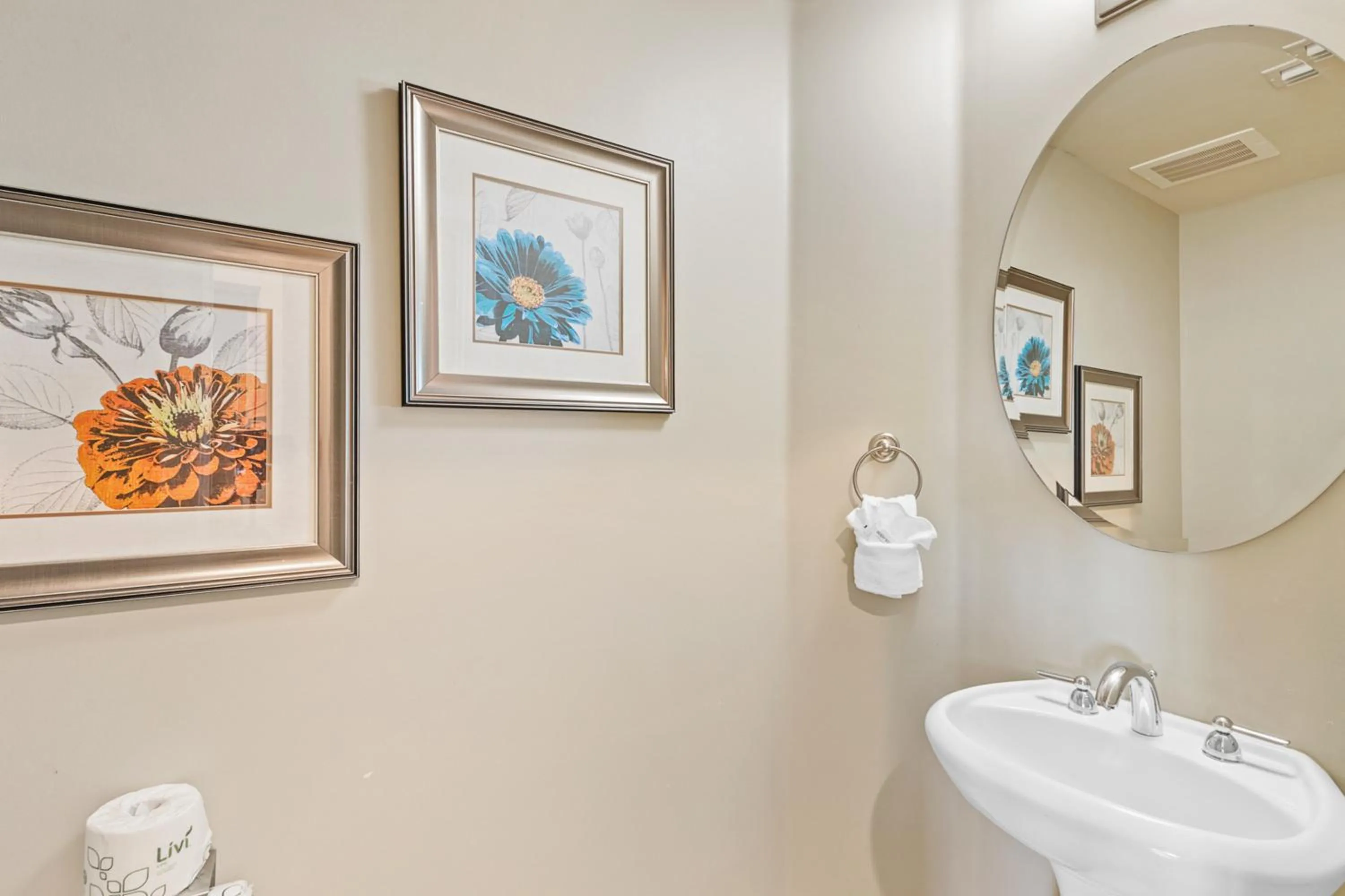 Bathroom in Caribe Resort by Hosteeva