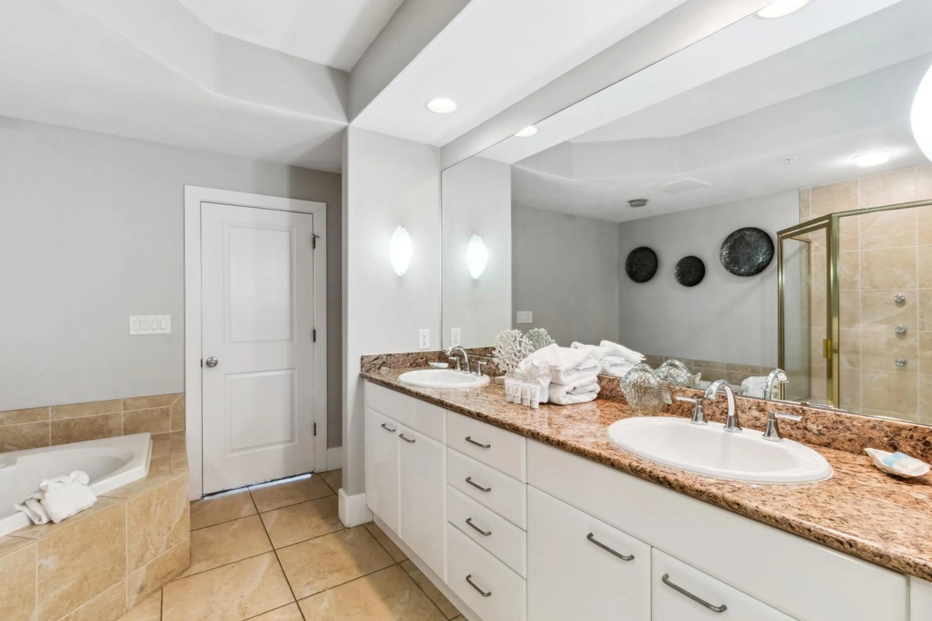 Bathroom in Caribe Resort by Hosteeva