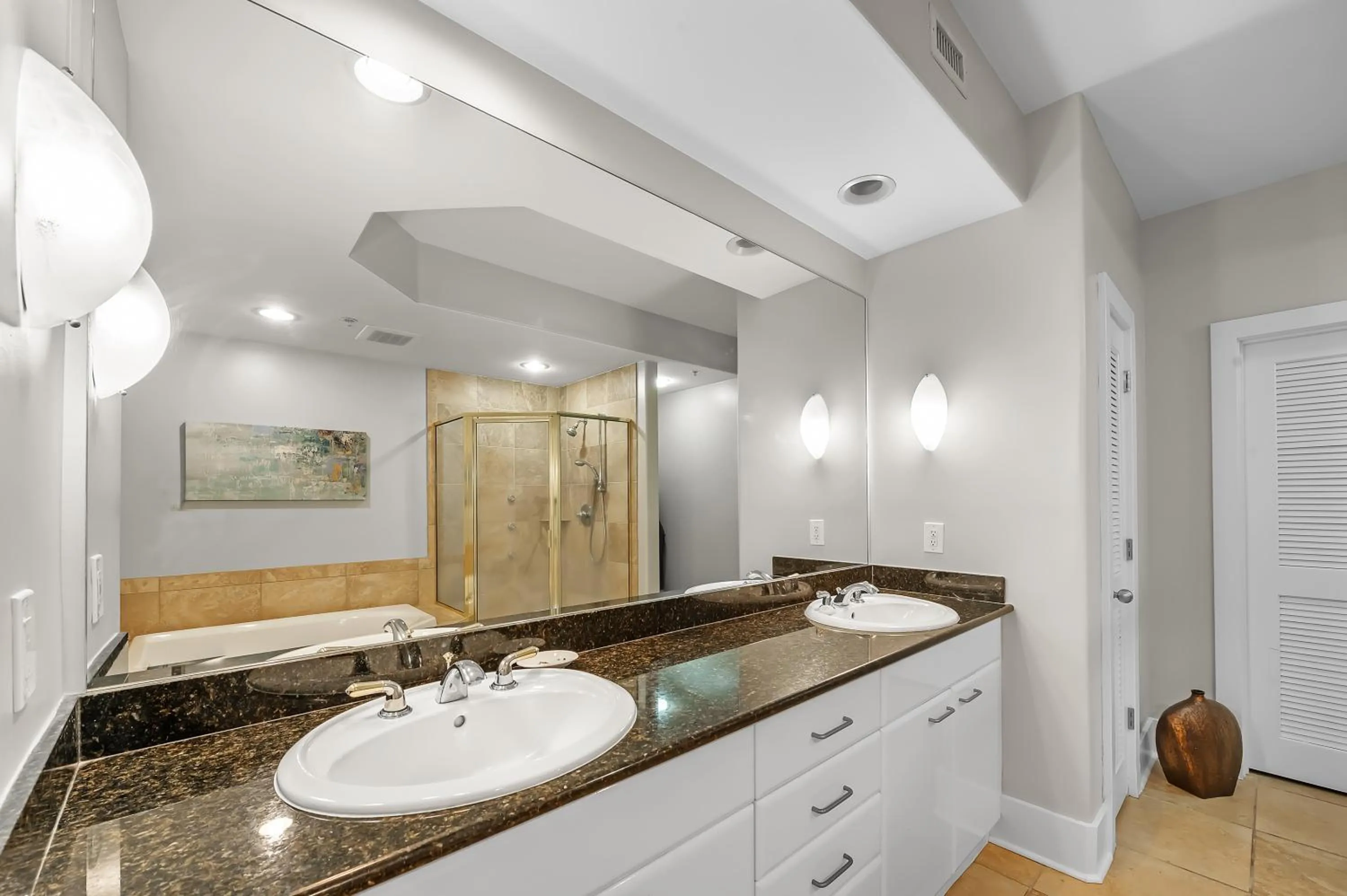 Bathroom in Caribe Resort by Hosteeva