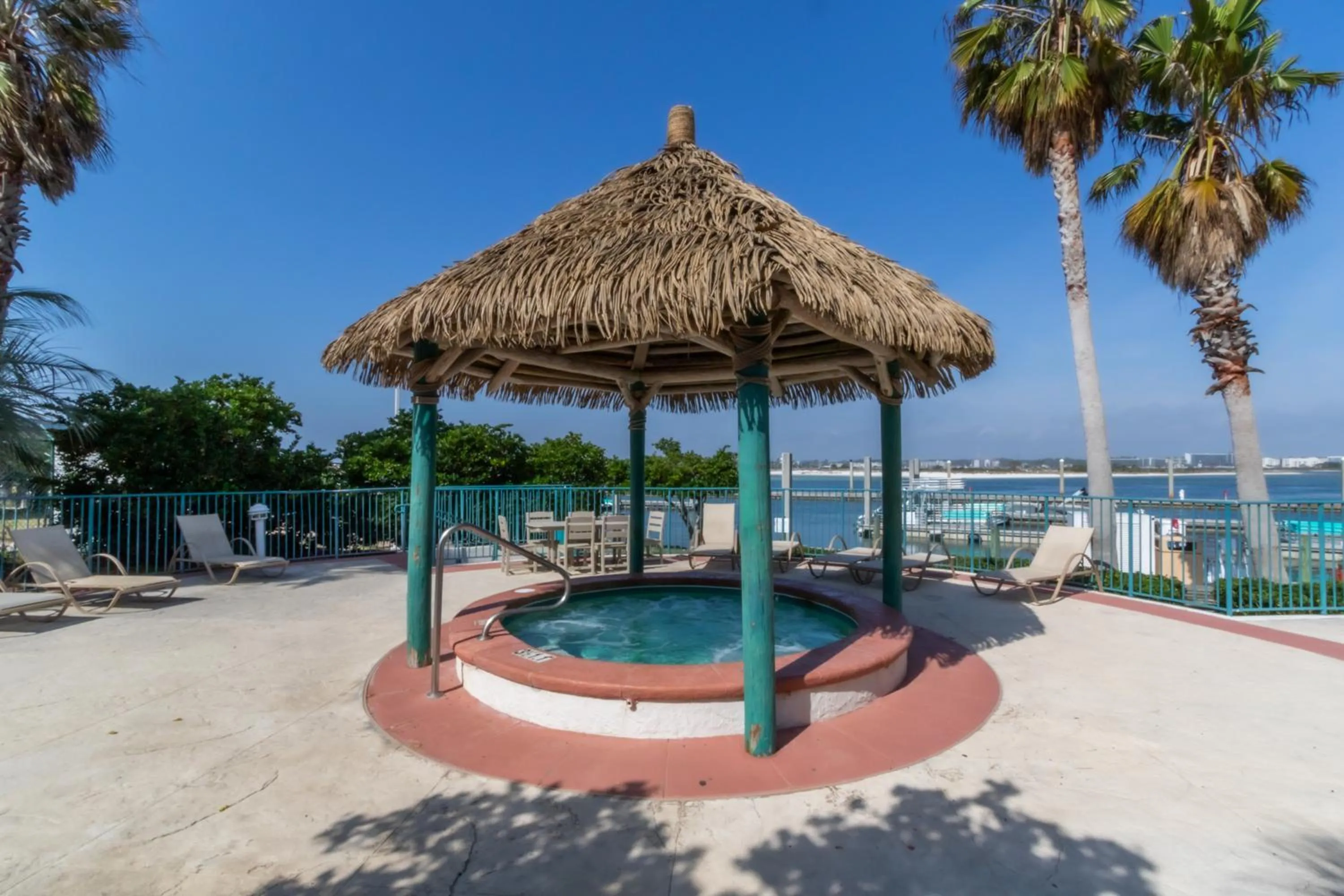 Hot Tub in Caribe Resort by Hosteeva