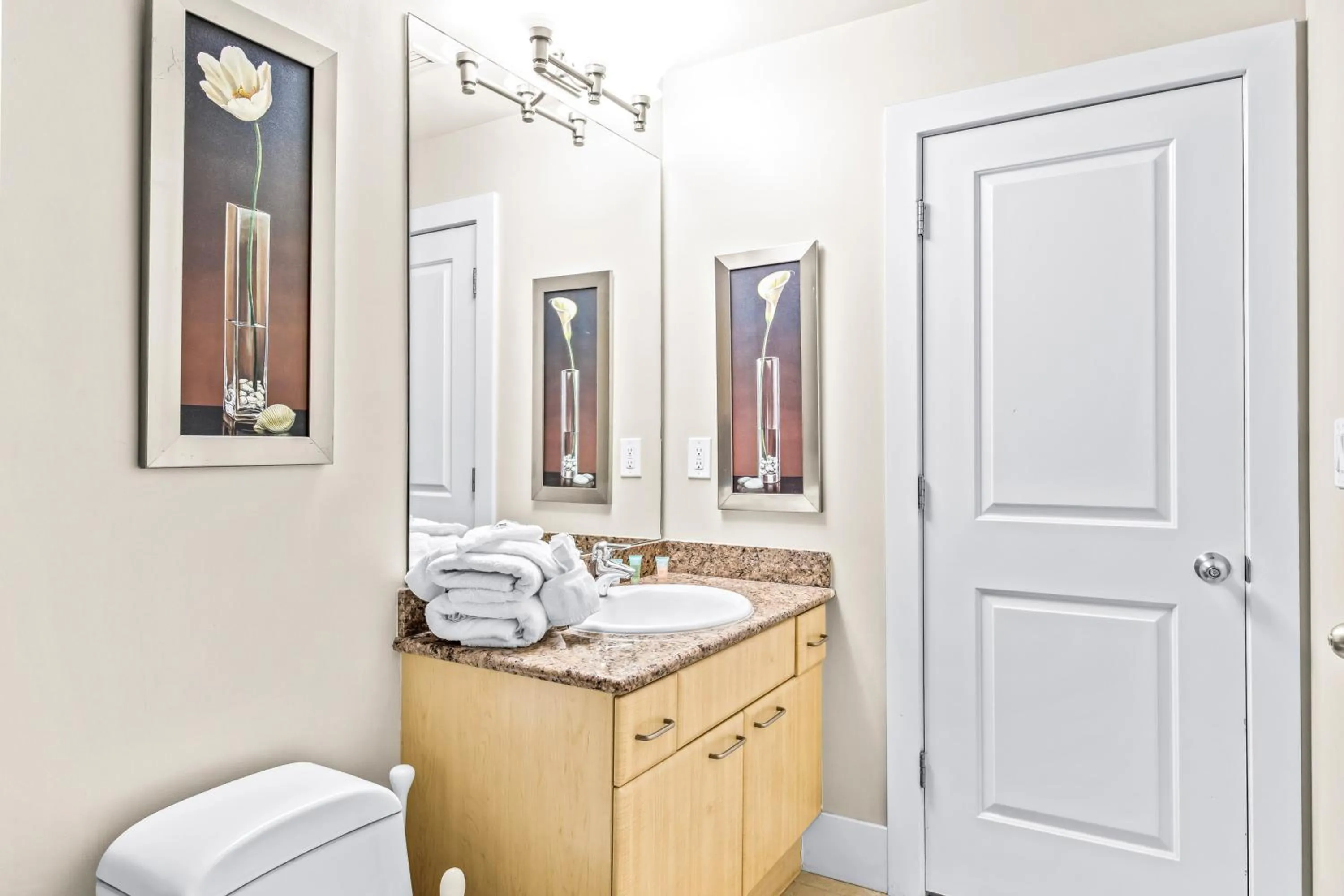 Bathroom in Caribe Resort by Hosteeva