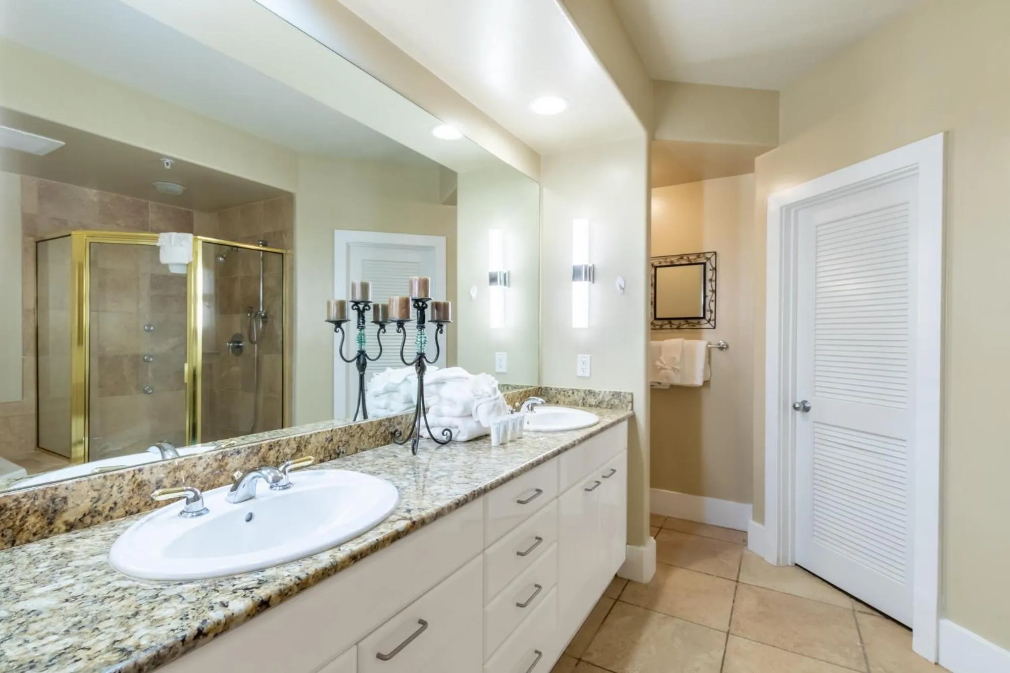 Bathroom in Caribe Resort by Hosteeva