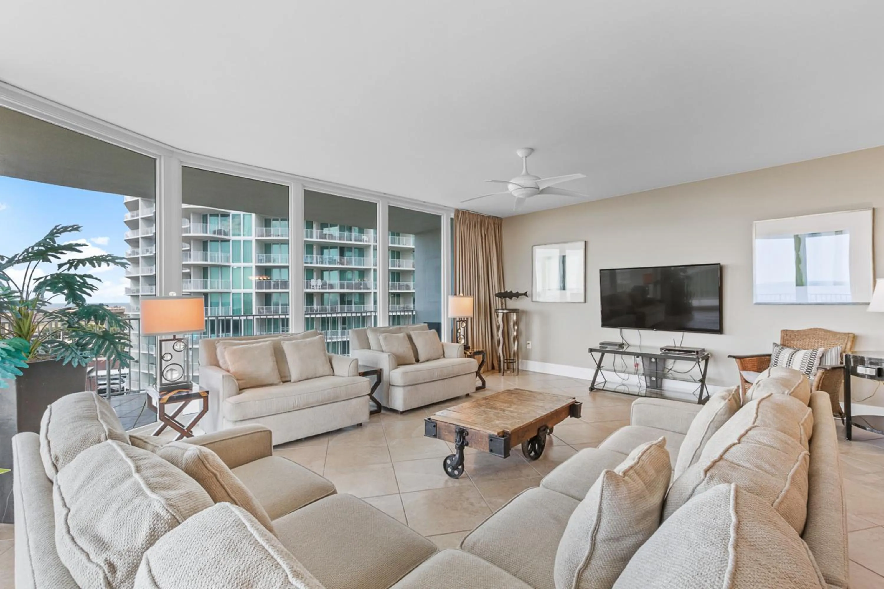 Living room in Caribe Resort by Hosteeva