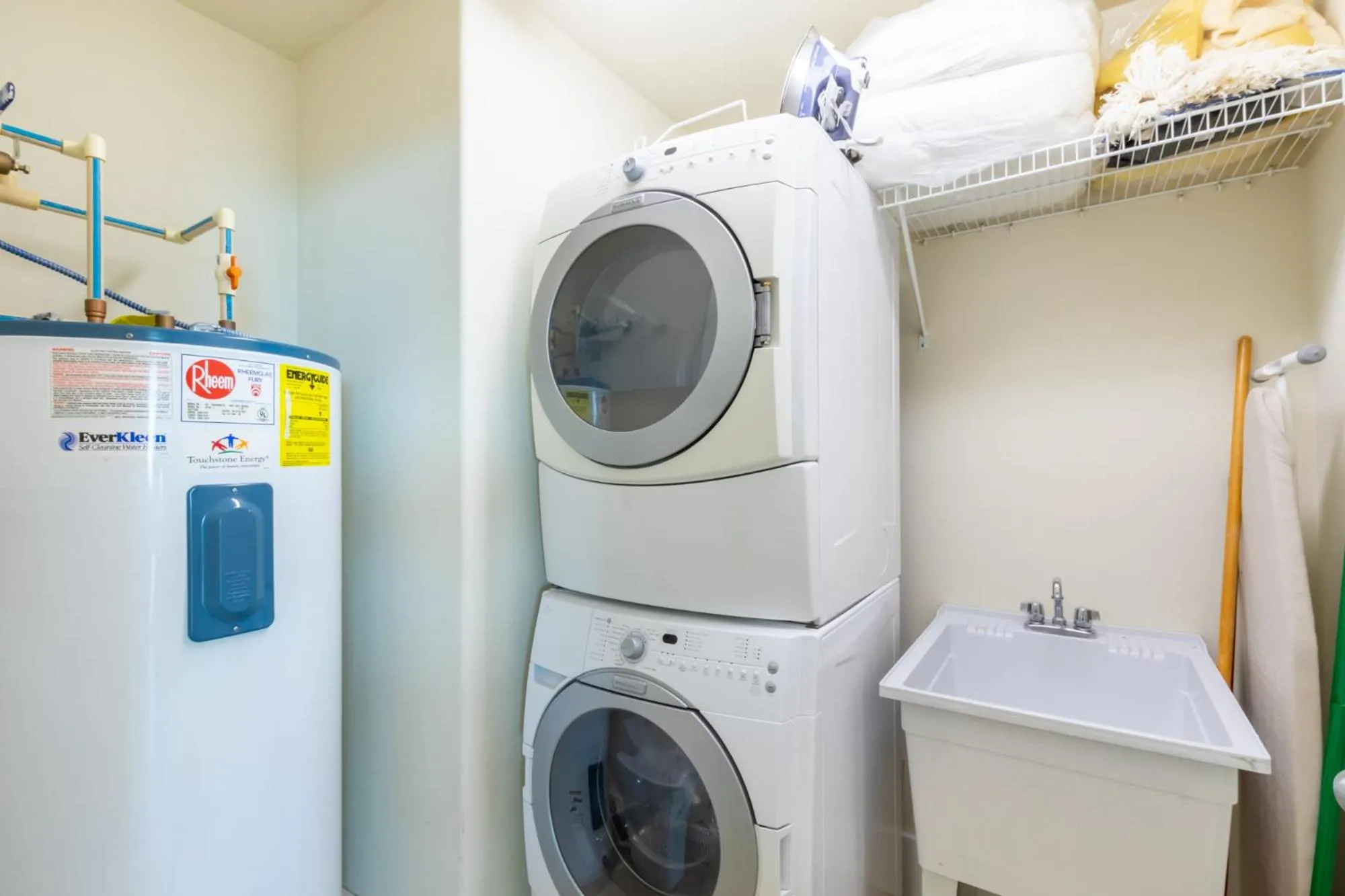 washing machine in Caribe Resort by Hosteeva