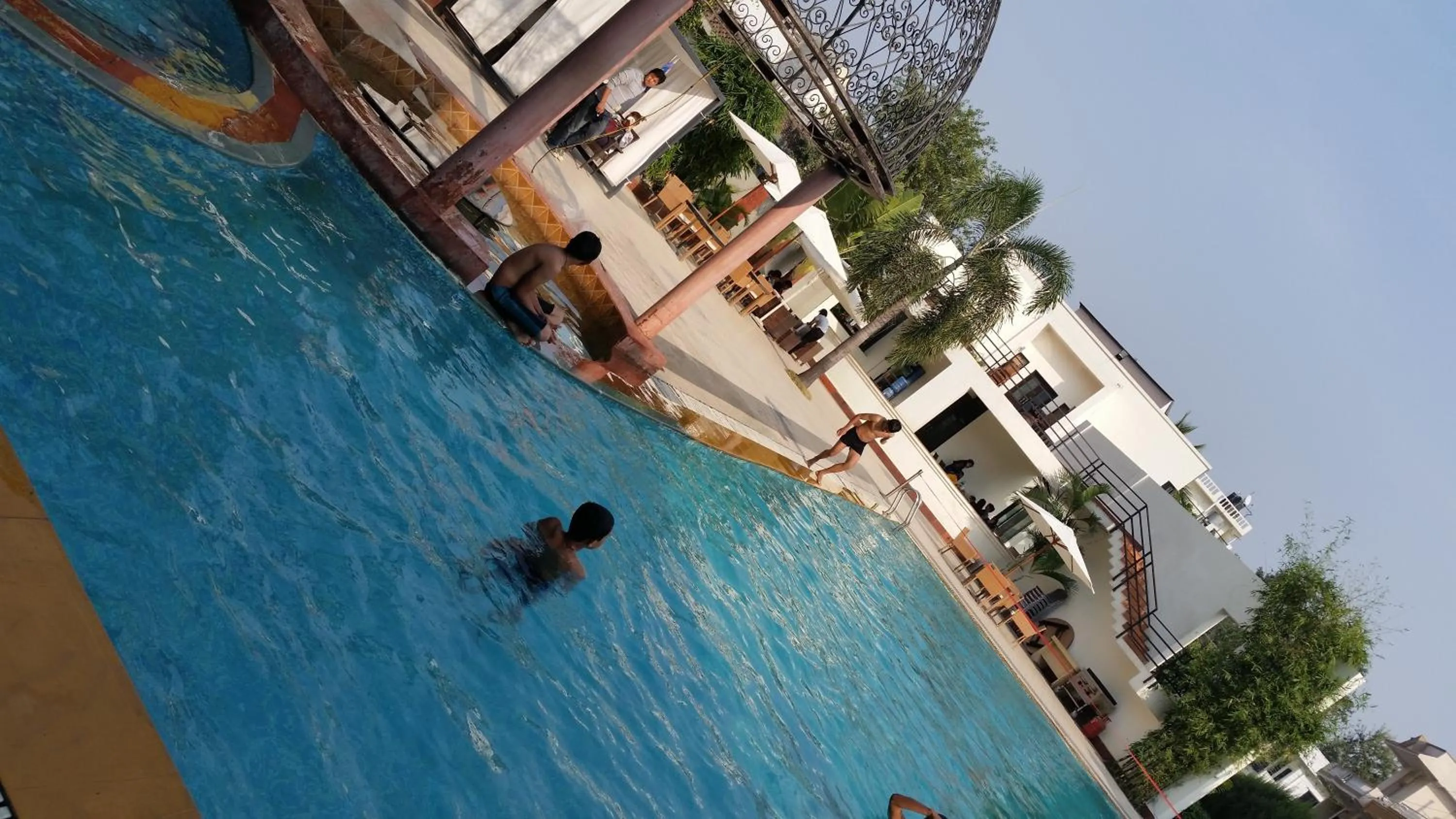 Pool view in Club De Novo Hotel