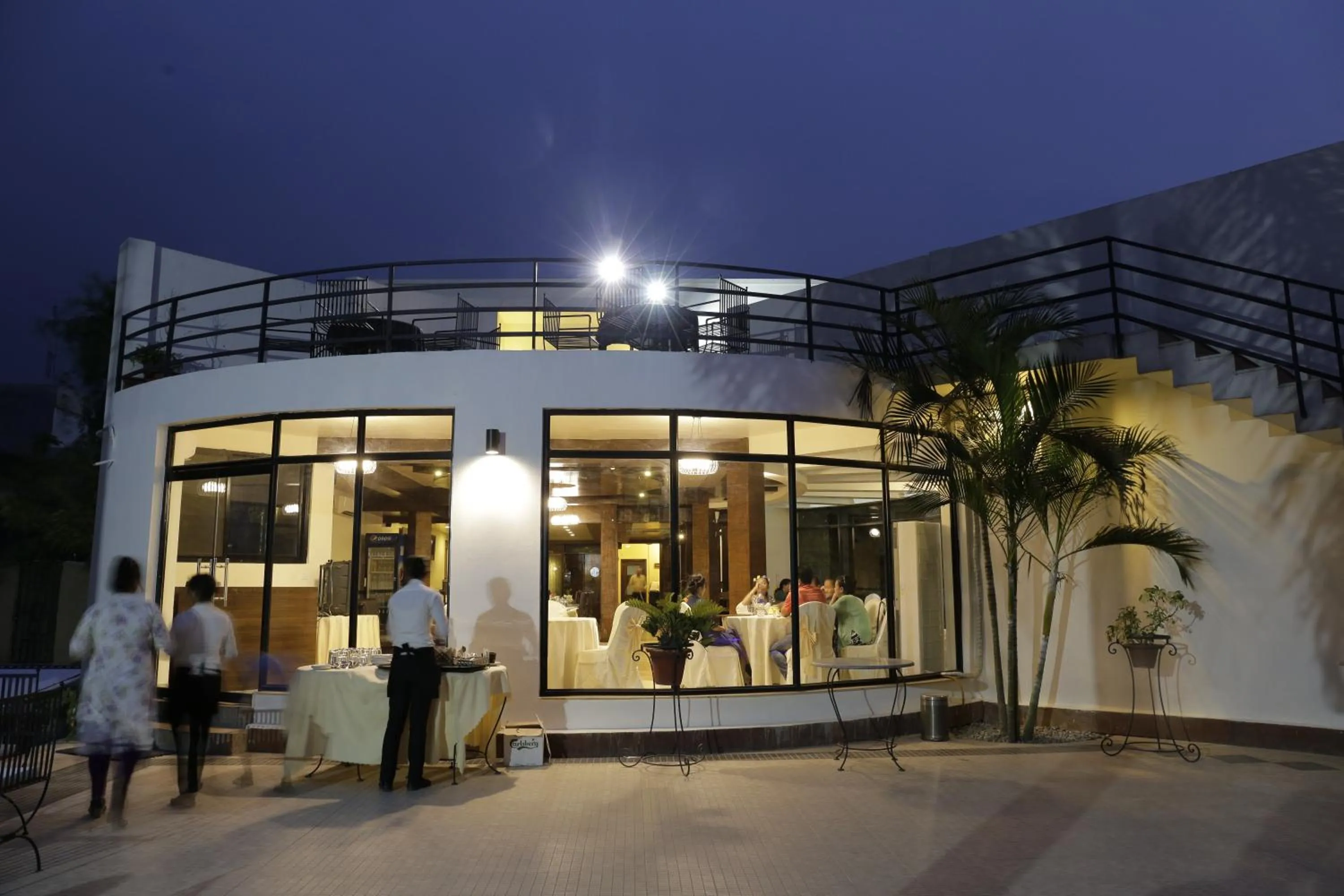 Restaurant/places to eat in Club De Novo Hotel