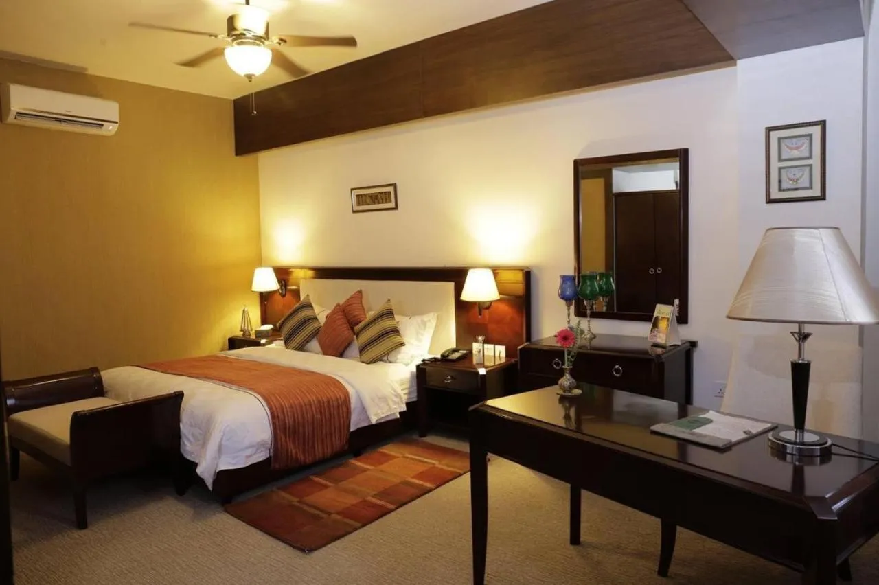 Photo of the whole room, Bed in Club De Novo Hotel