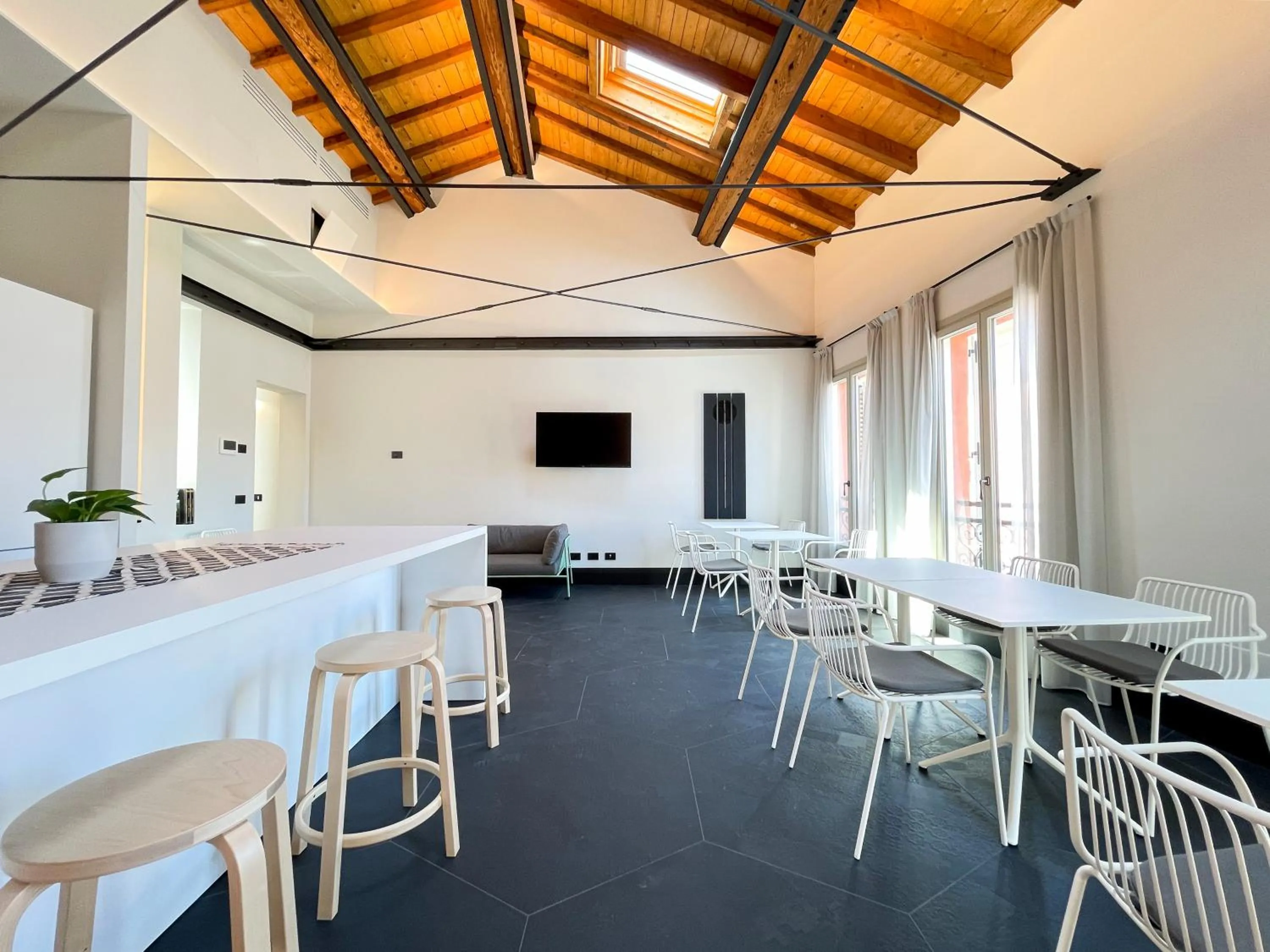 Communal lounge/ TV room in Canalchiaro 13